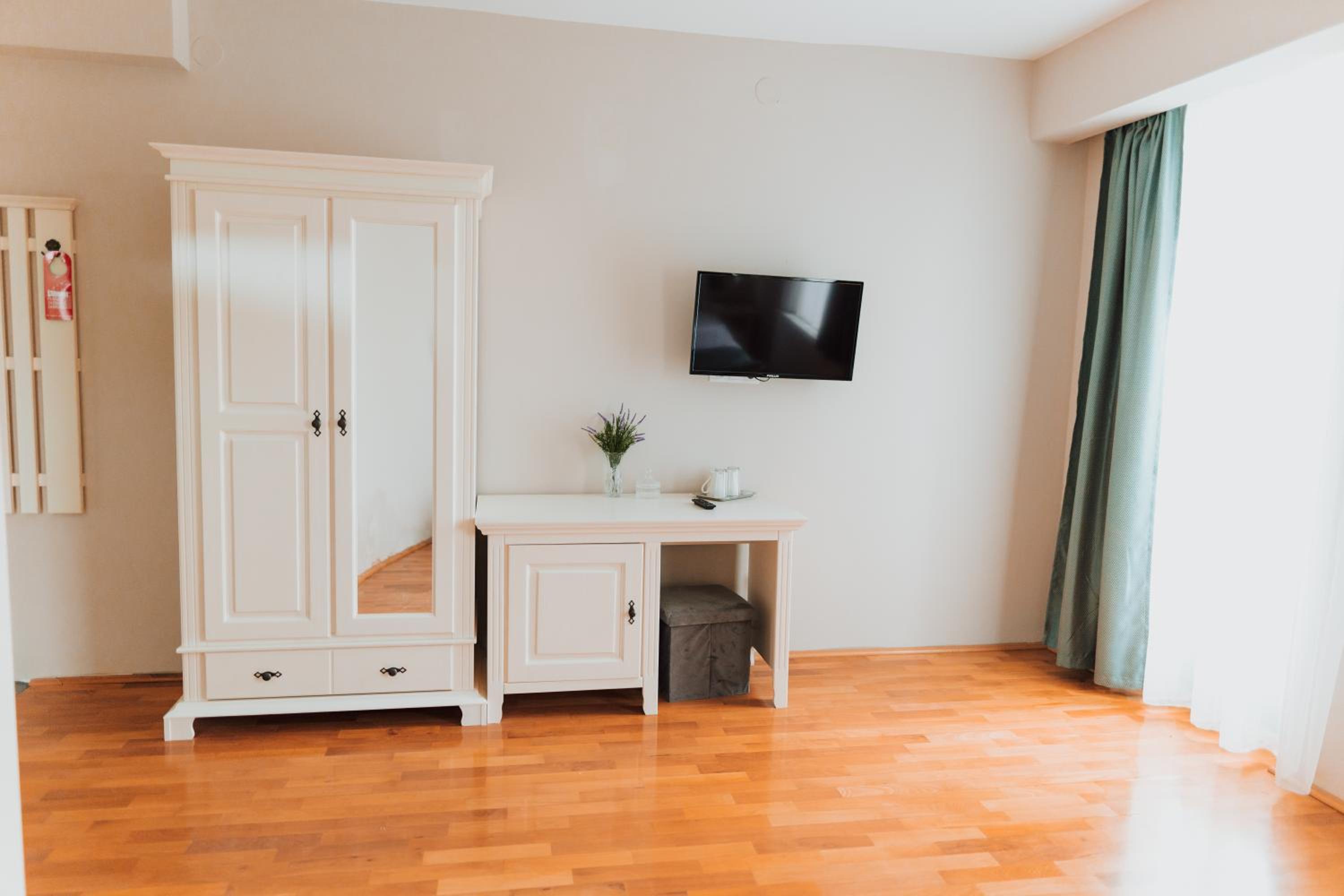 Twin Room with Private Bathroom