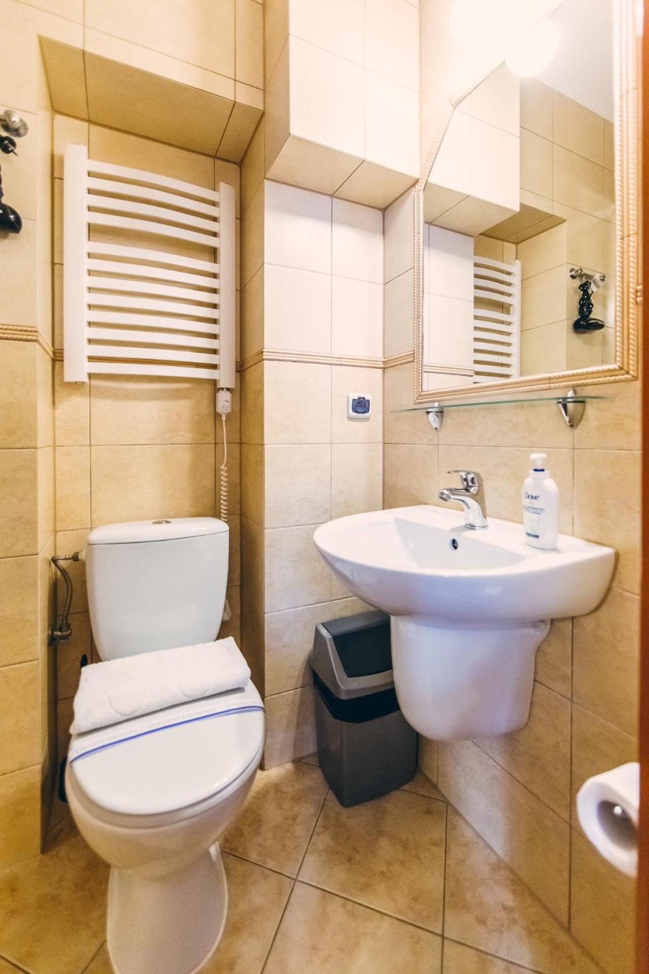 Double Room - Photo 5