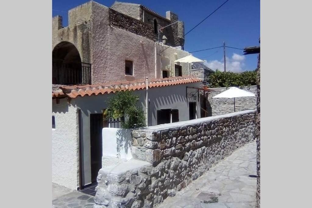 One-Bedroom House - Photo 39
