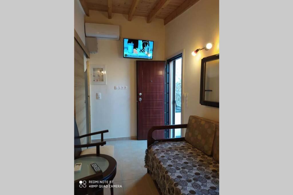 One-Bedroom House - Photo 61