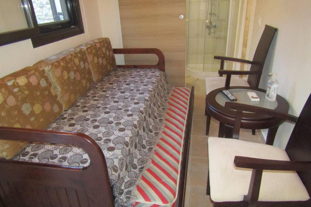 One-Bedroom House - Photo 46