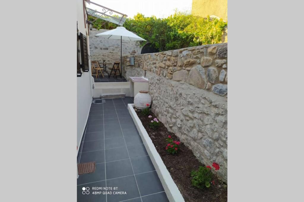 One-Bedroom House - Photo 45