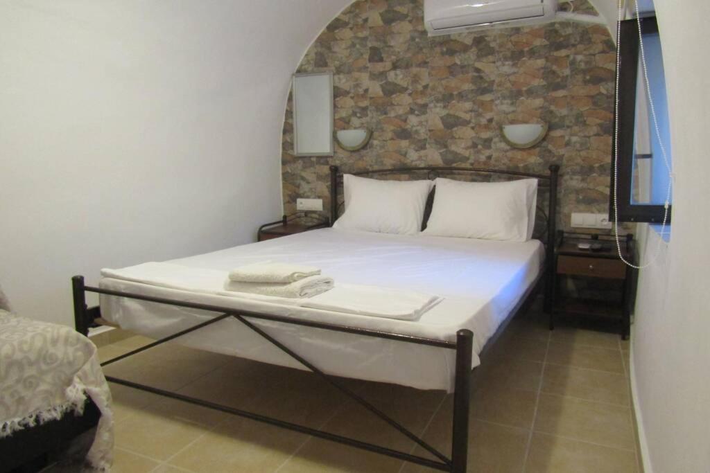 One-Bedroom House - Photo 20