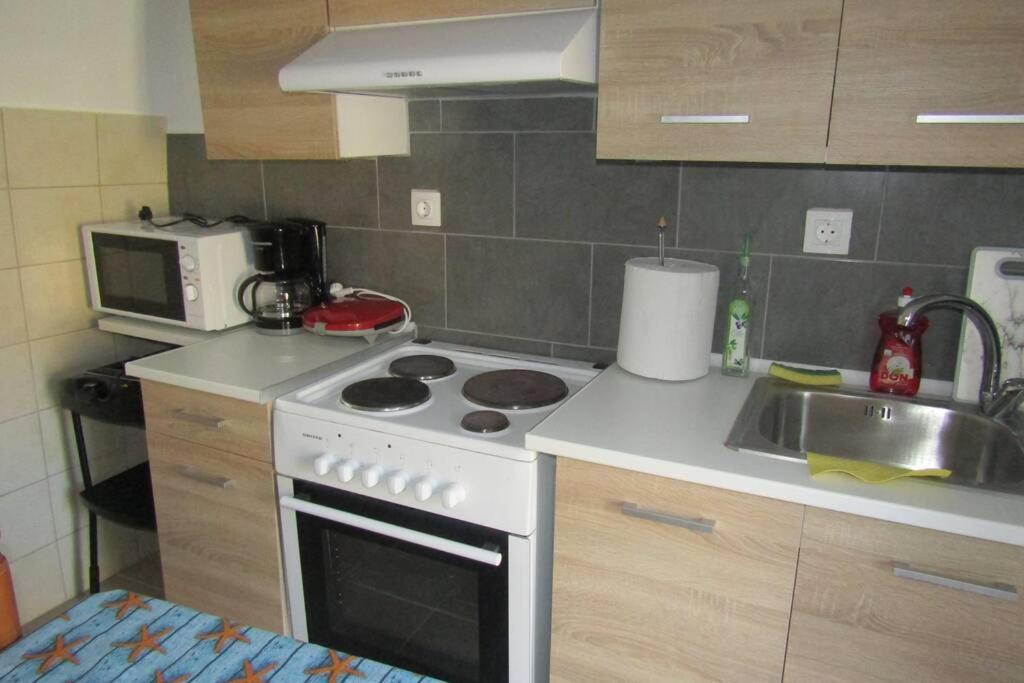 One-Bedroom House - Photo 19