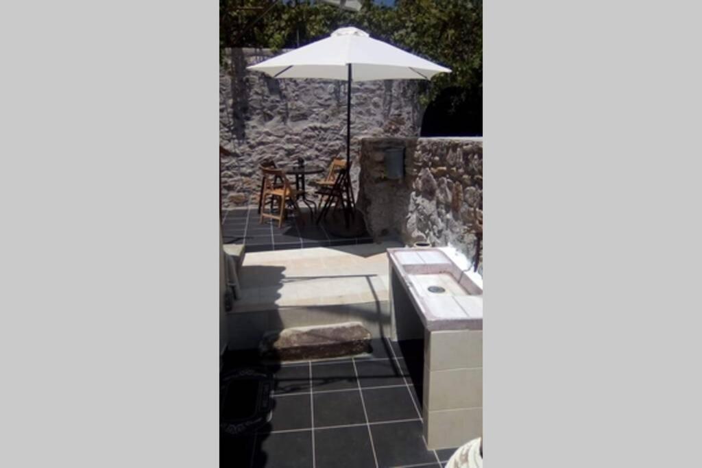 One-Bedroom House - Photo 11