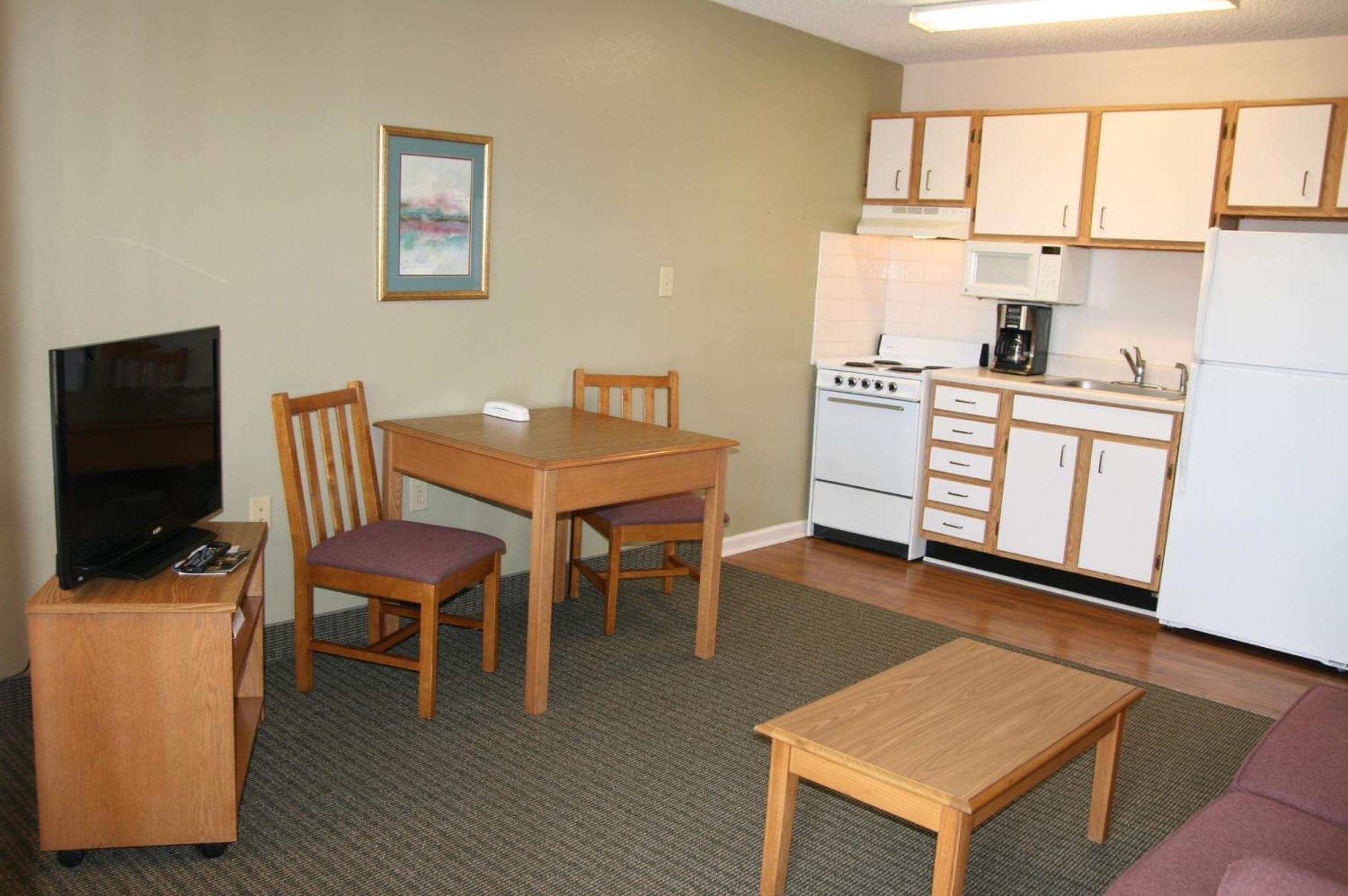 One-Bedroom Suite - Photo 2