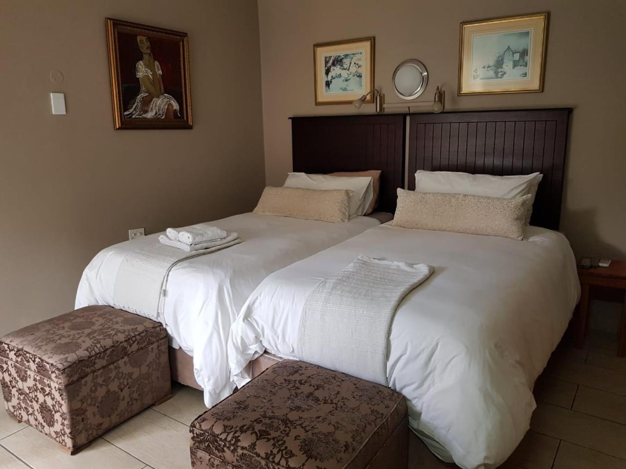 Twin Room - Photo 1