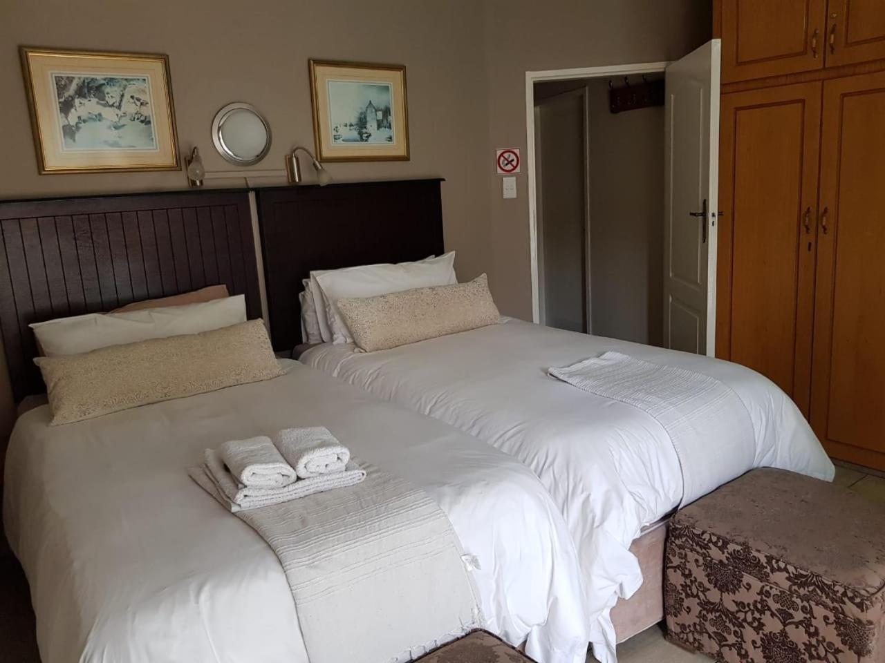 Twin Room - Photo 5