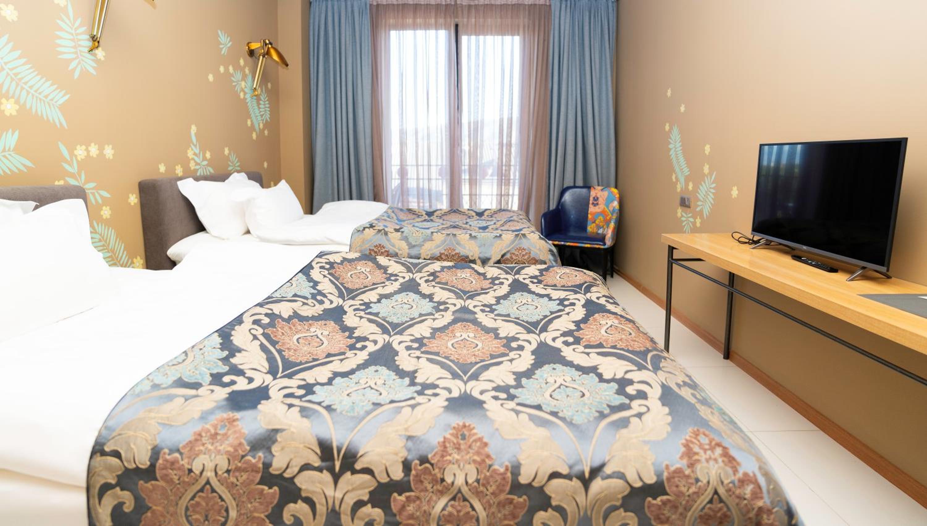 Twin Room with Balcony - Photo 3