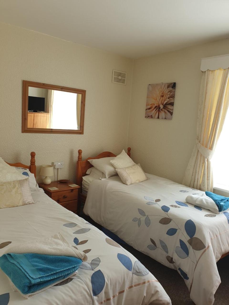Standard Twin Room photo 2