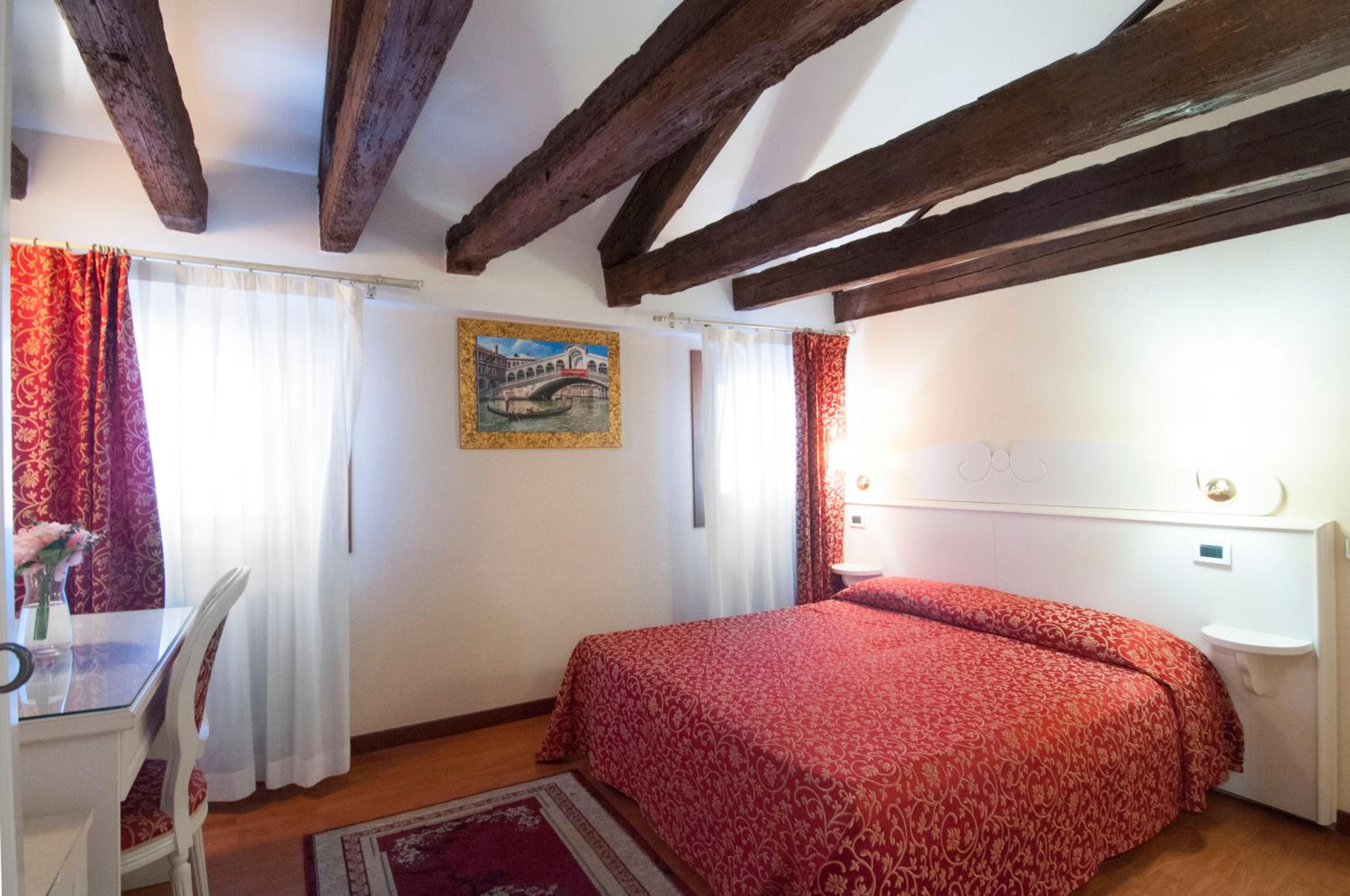 Double or Twin Room with Bathroom photo 1