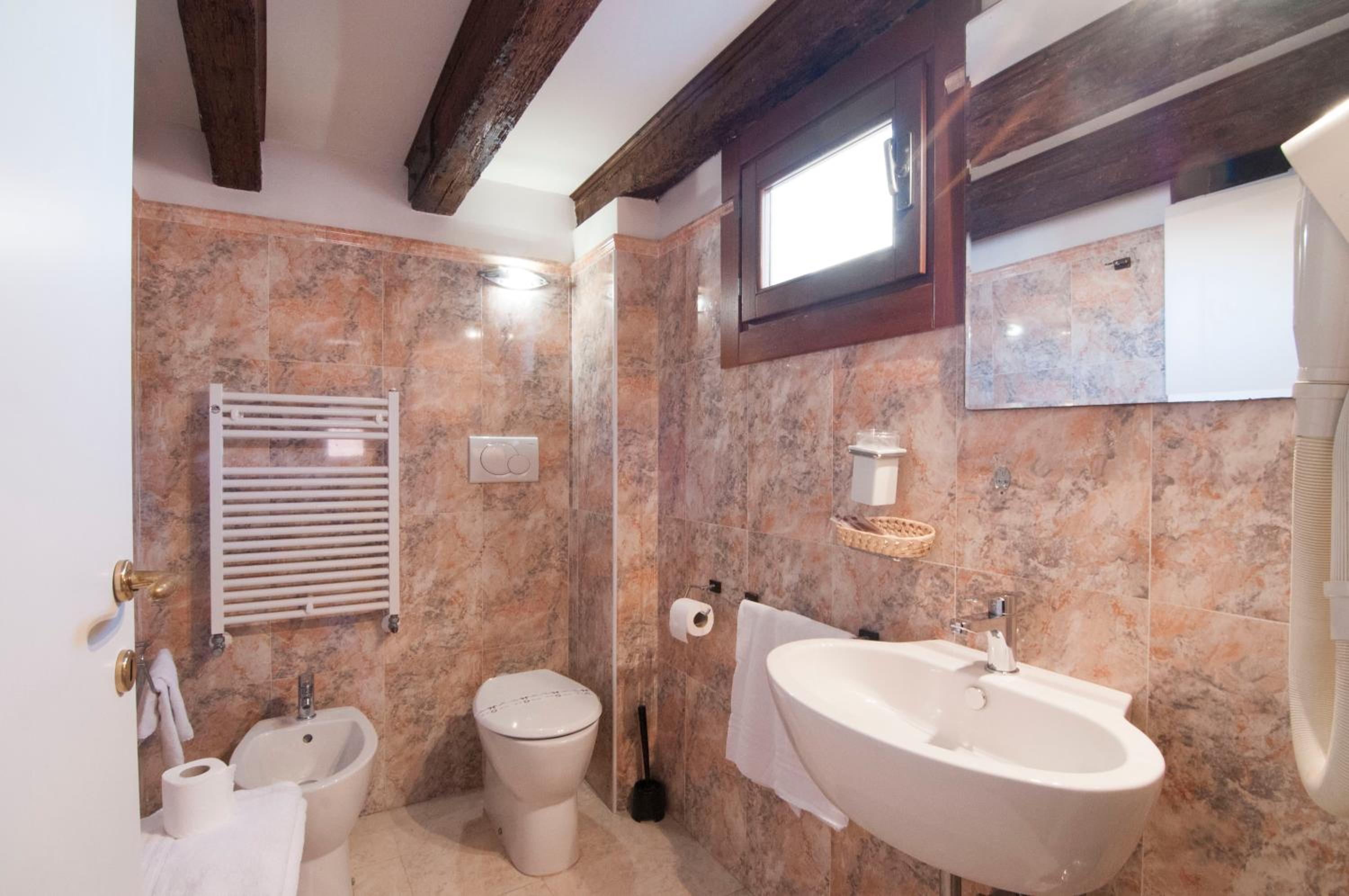 Double or Twin Room with Bathroom photo 2
