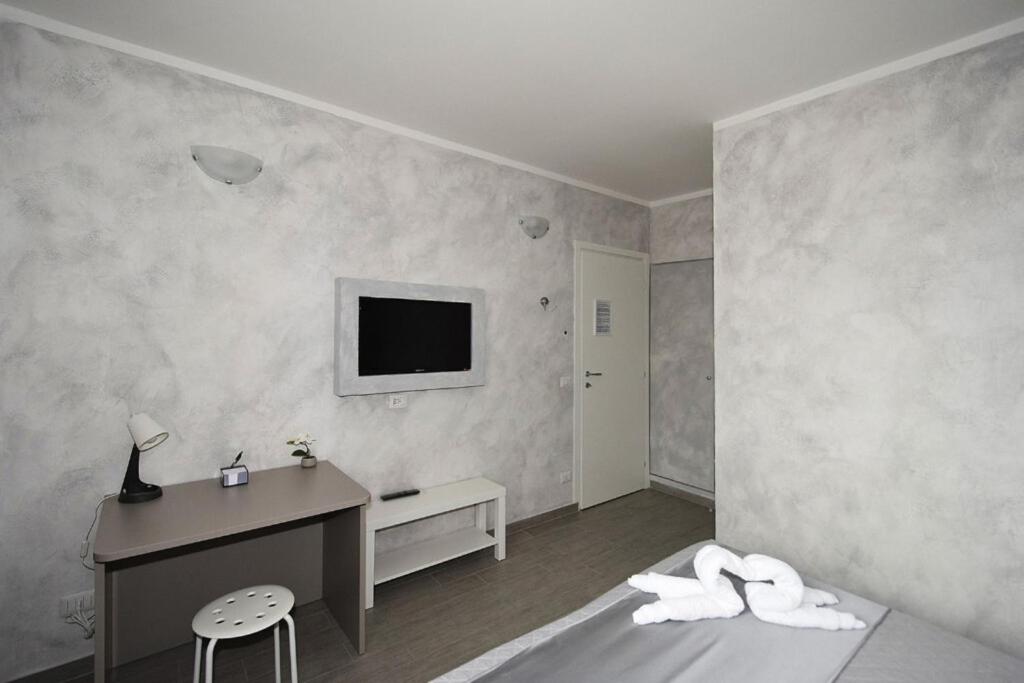 Deluxe King Room - Photo 4