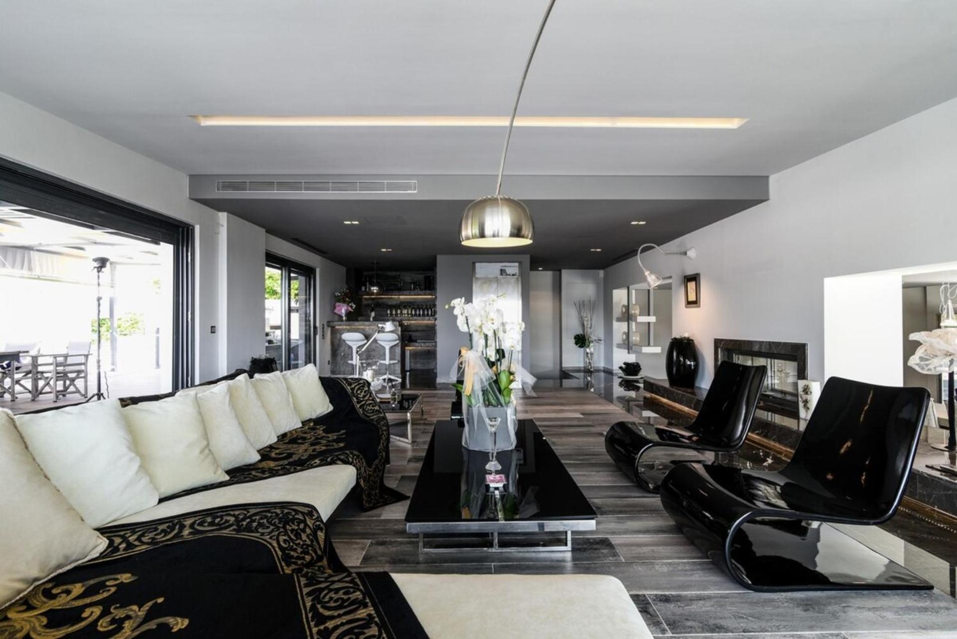 Villa photo 1