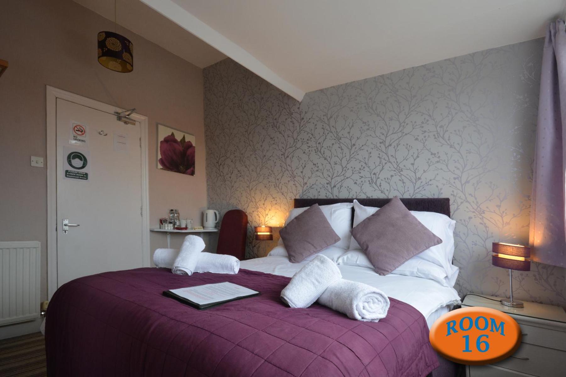 Budget Double Room - 2nd Floor - no elevator and no dogs