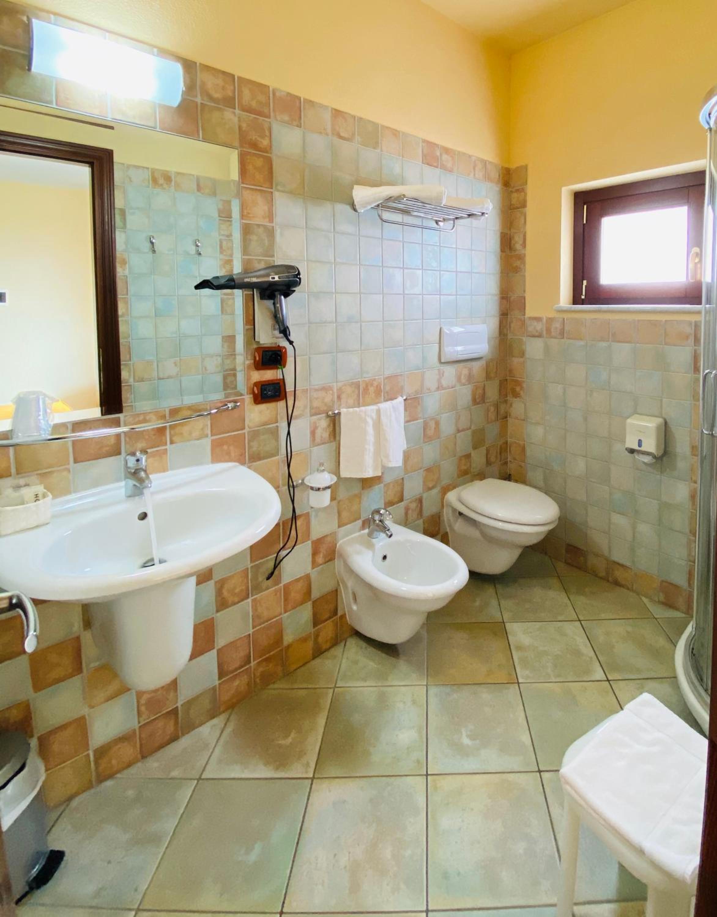 Superior Triple Room with Sea View - Photo 8