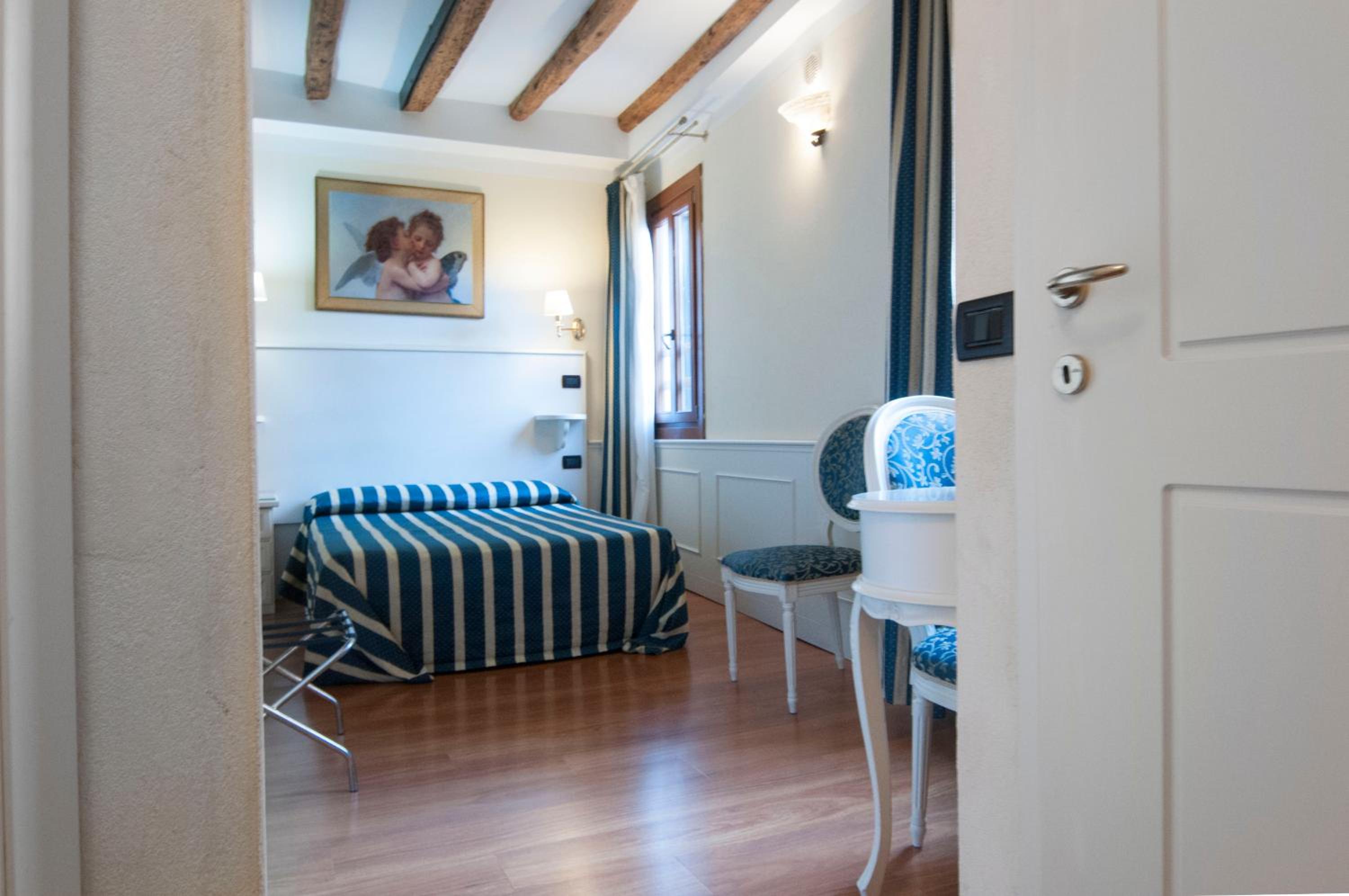 Double or Twin Room with Bathroom photo 1