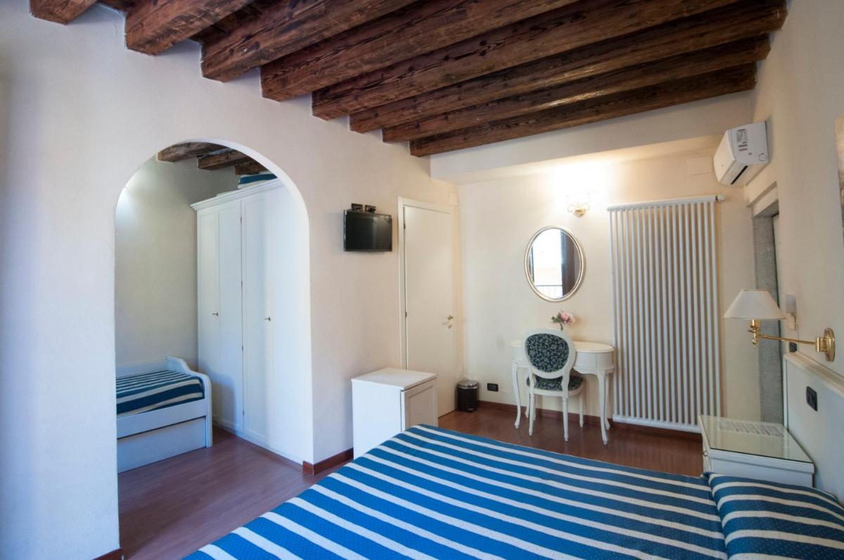 Double or Twin Room photo 1