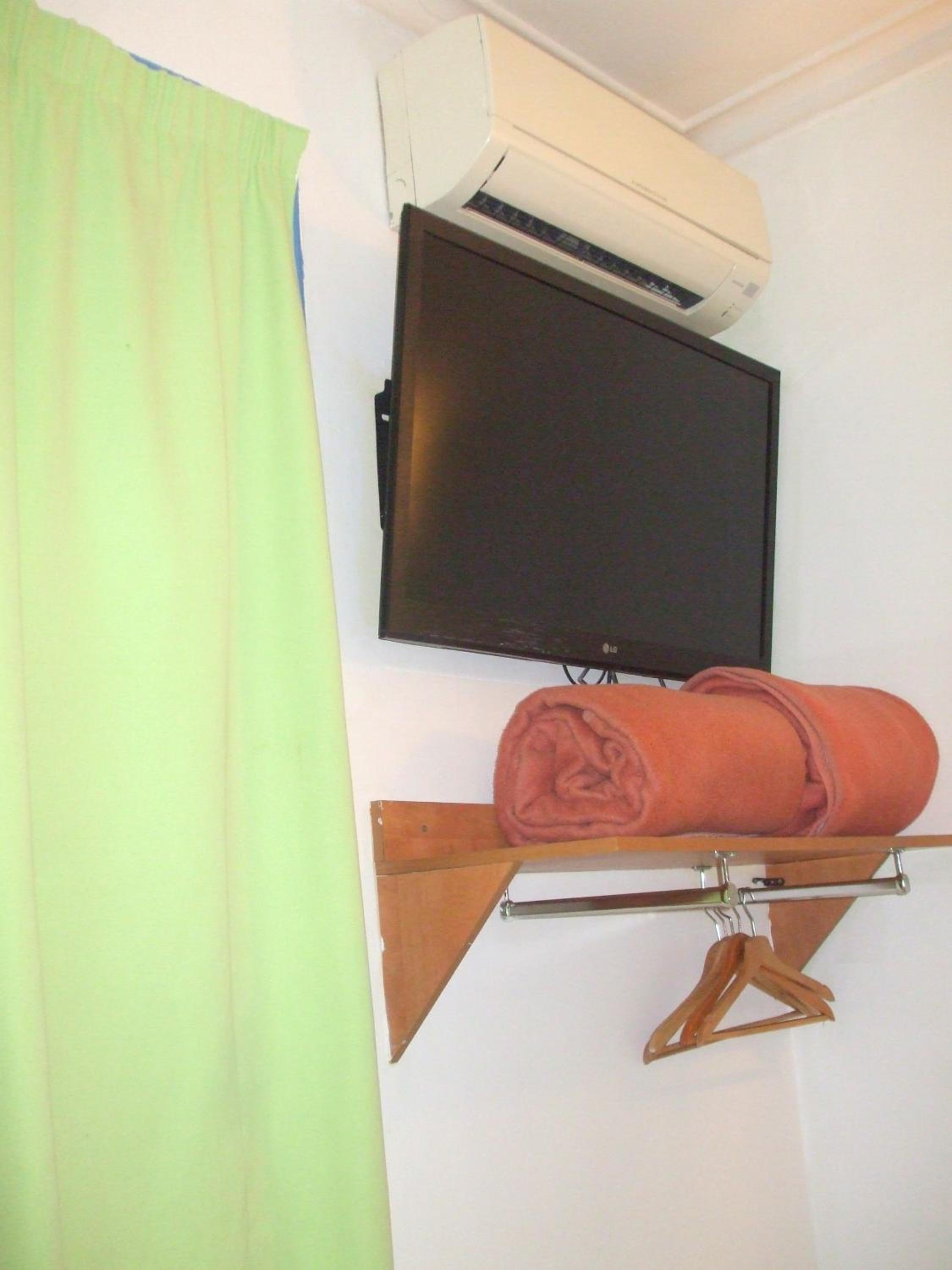 Triple Room with Shared Bathroom photo 2