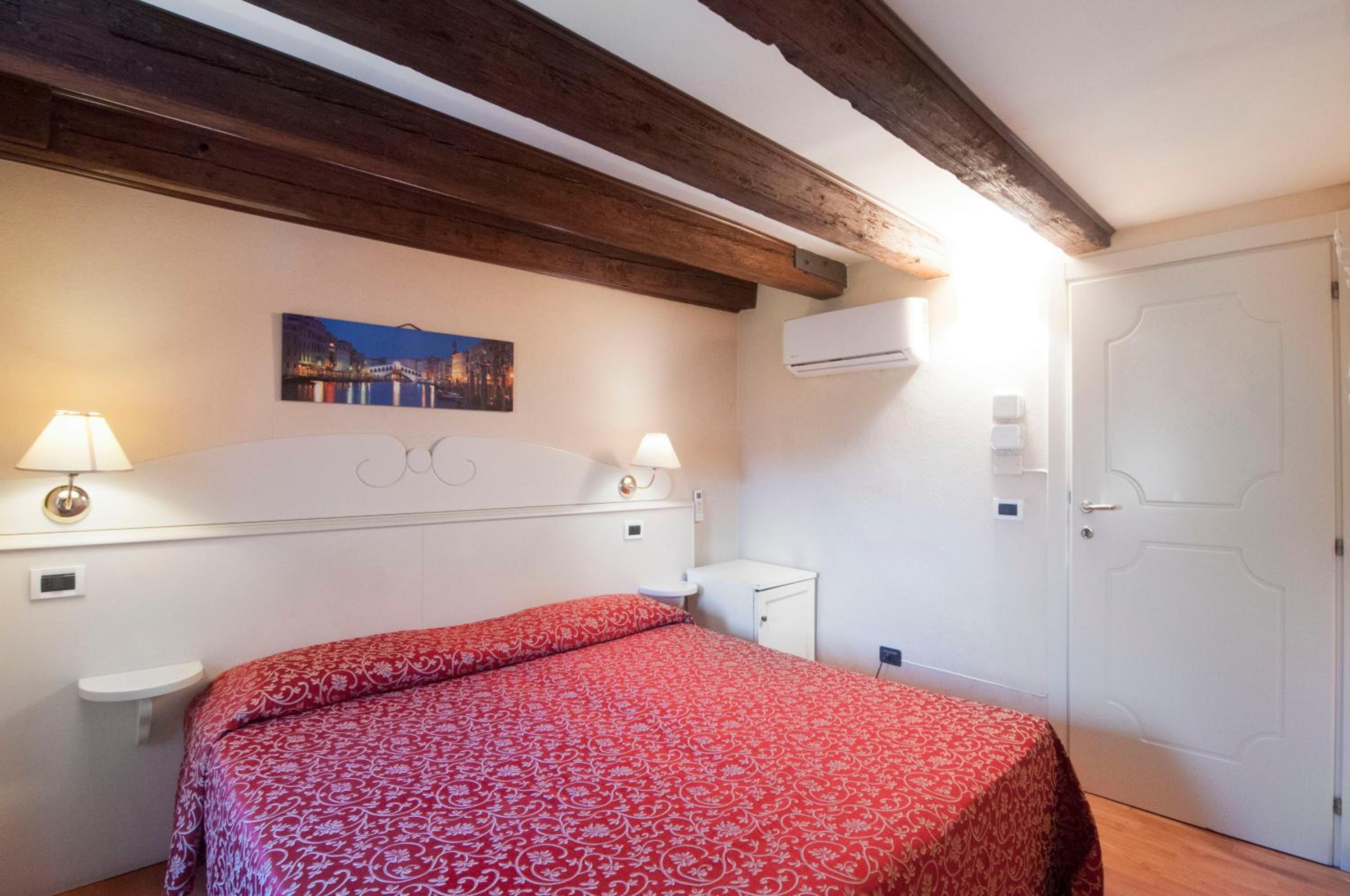 Double or Twin Room with Bathroom photo 3