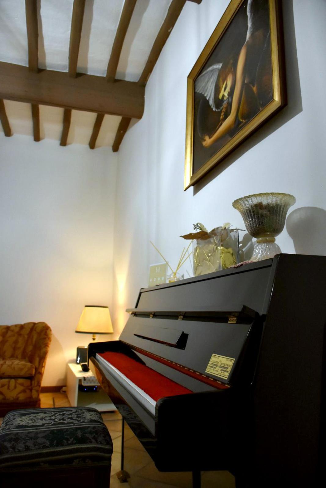 Suite - Photo 28