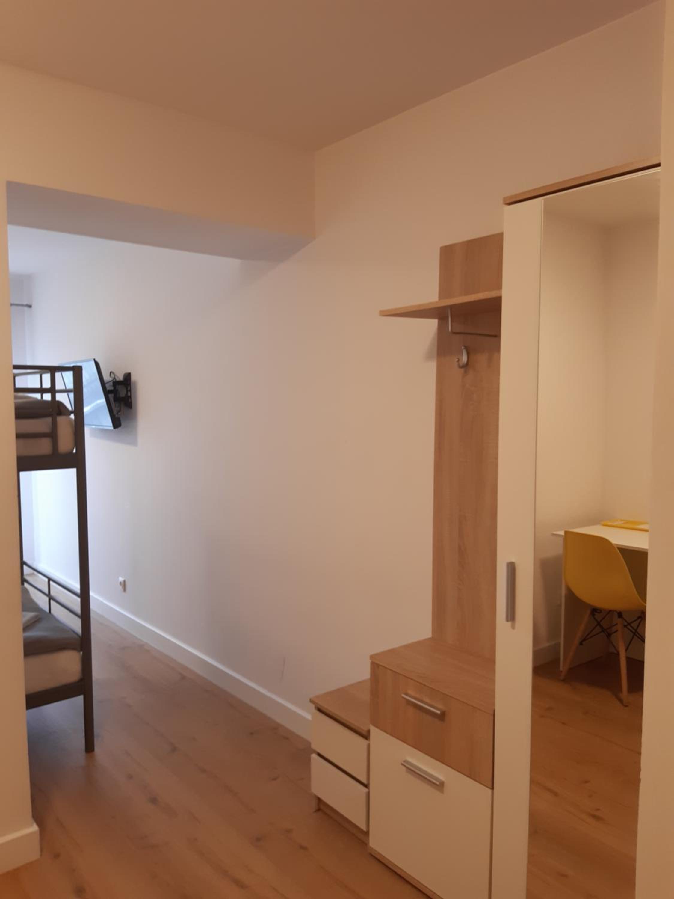 Quadruple Room with Bathroom - Photo 1