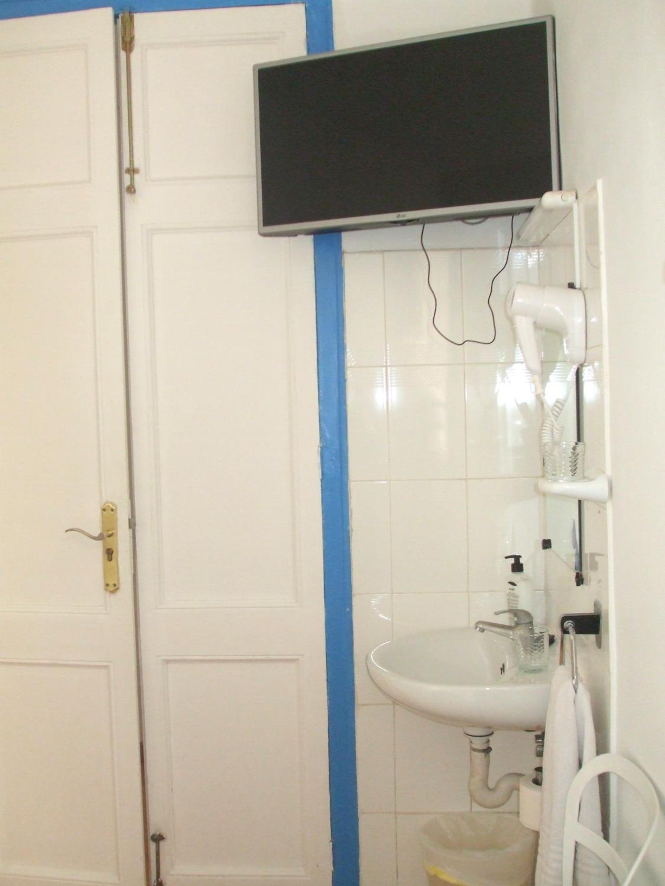 Standard Double Room with Shared Bathroom photo 3