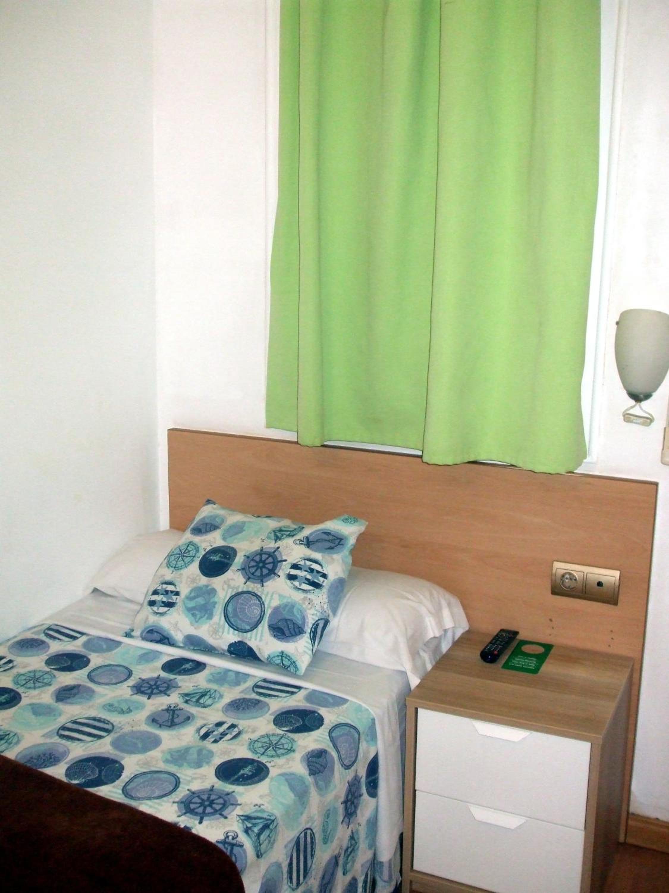Standard Single Room with Shared Bathroom photo 3