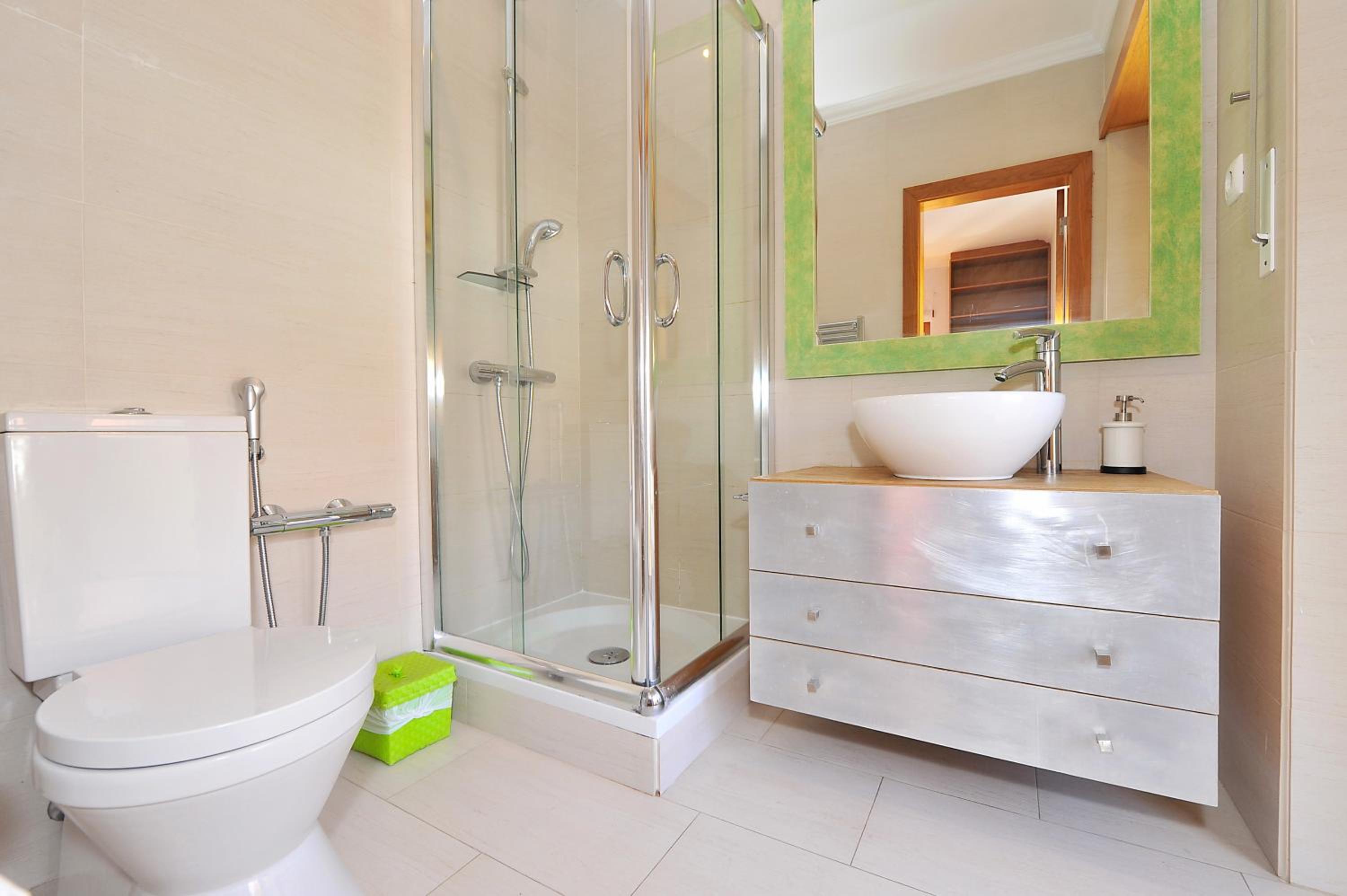 Executive Suite - Photo 13