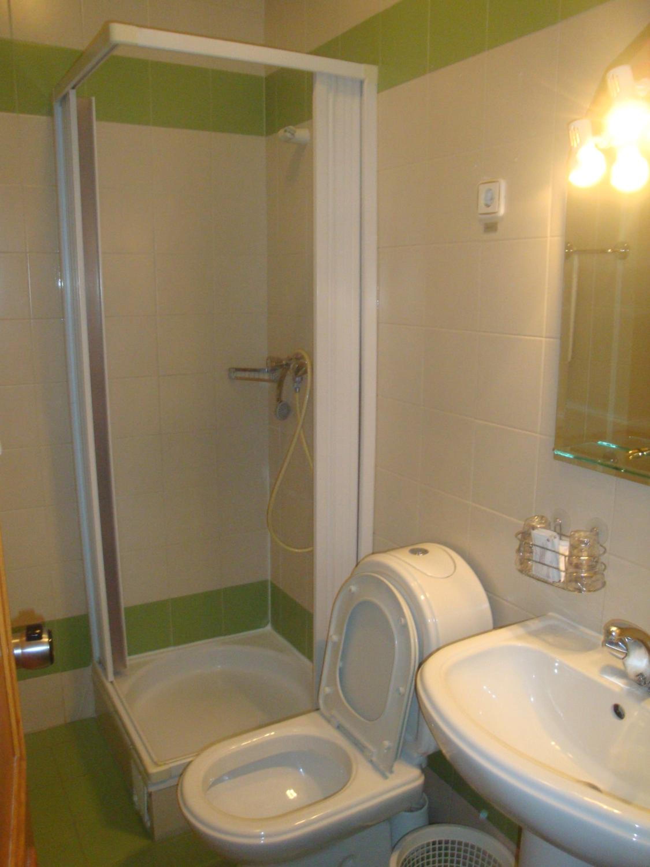 Family Room (2 Adults + 1 Child) - Photo 4