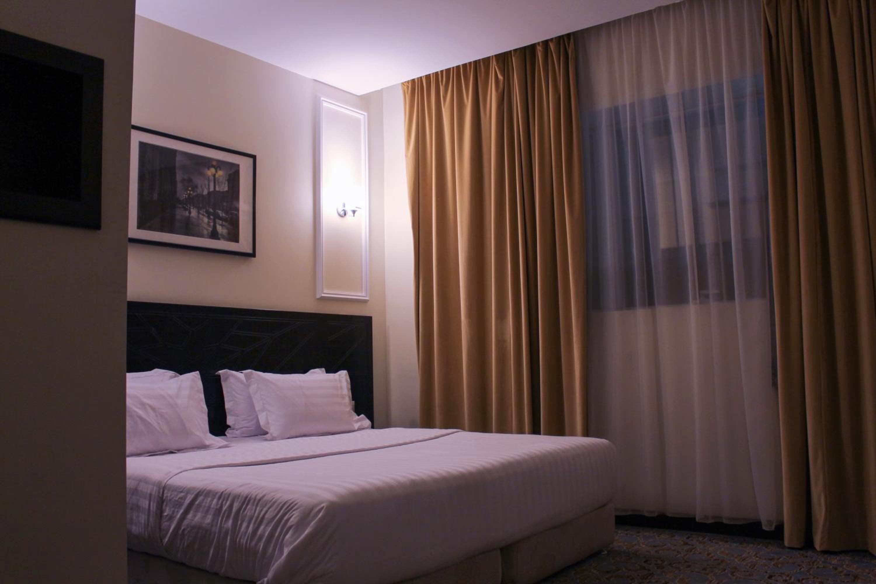 One-Bedroom Suite with King Bed
