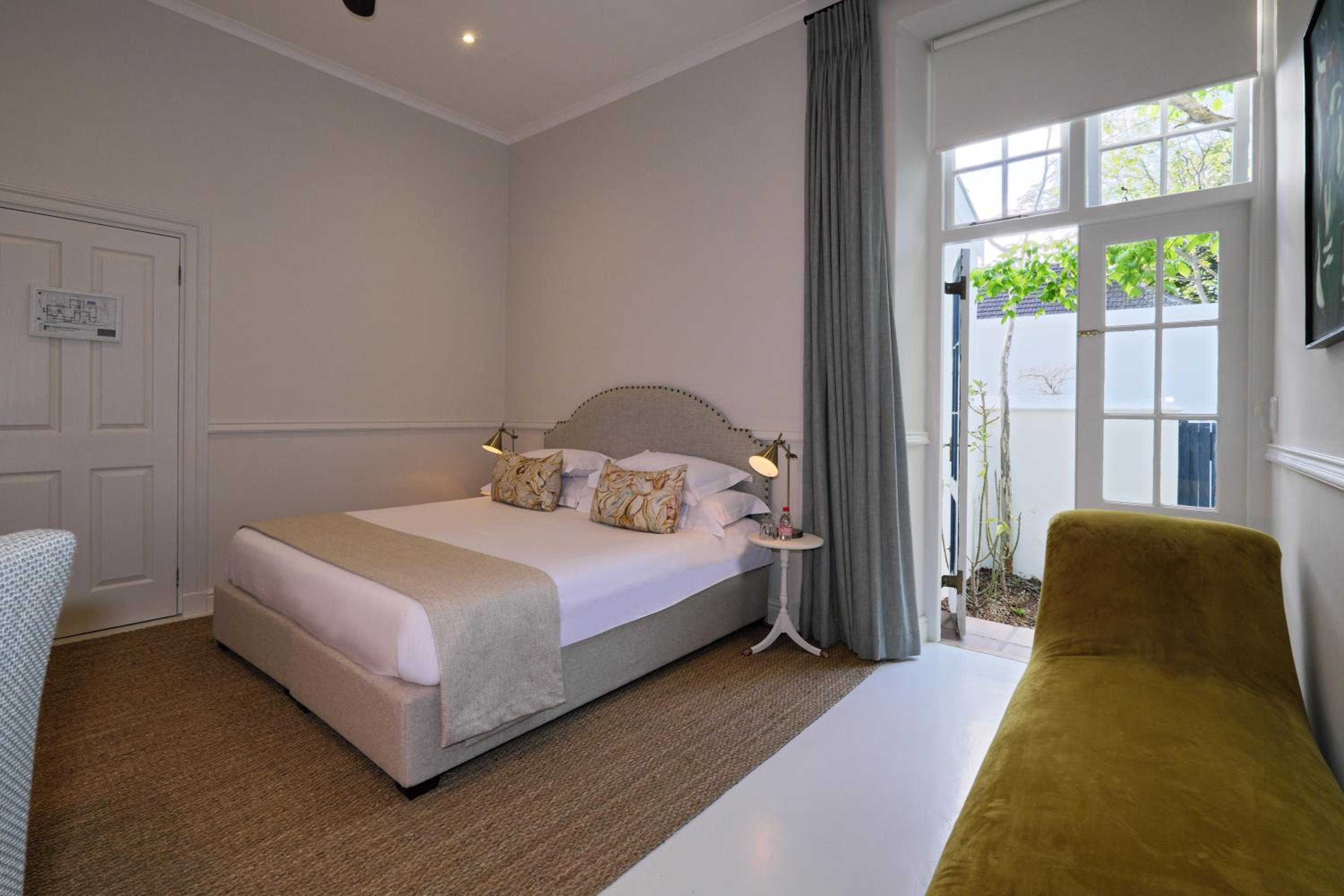 Deluxe Room - Photo 3