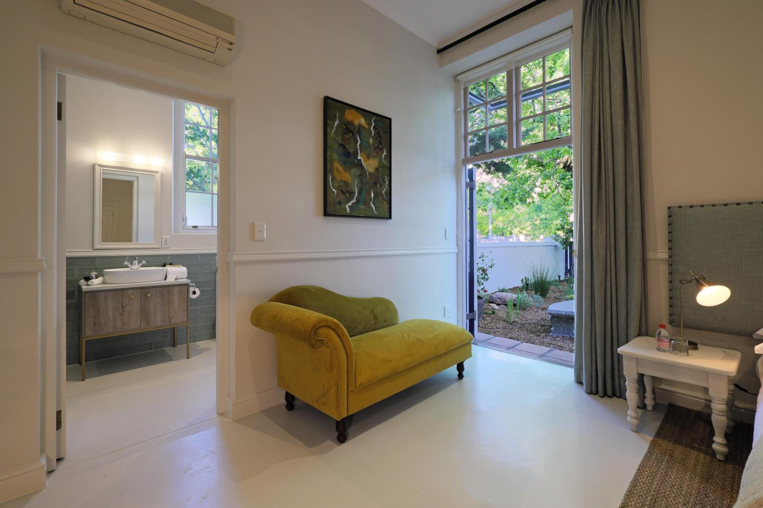 Deluxe Room - Photo 7