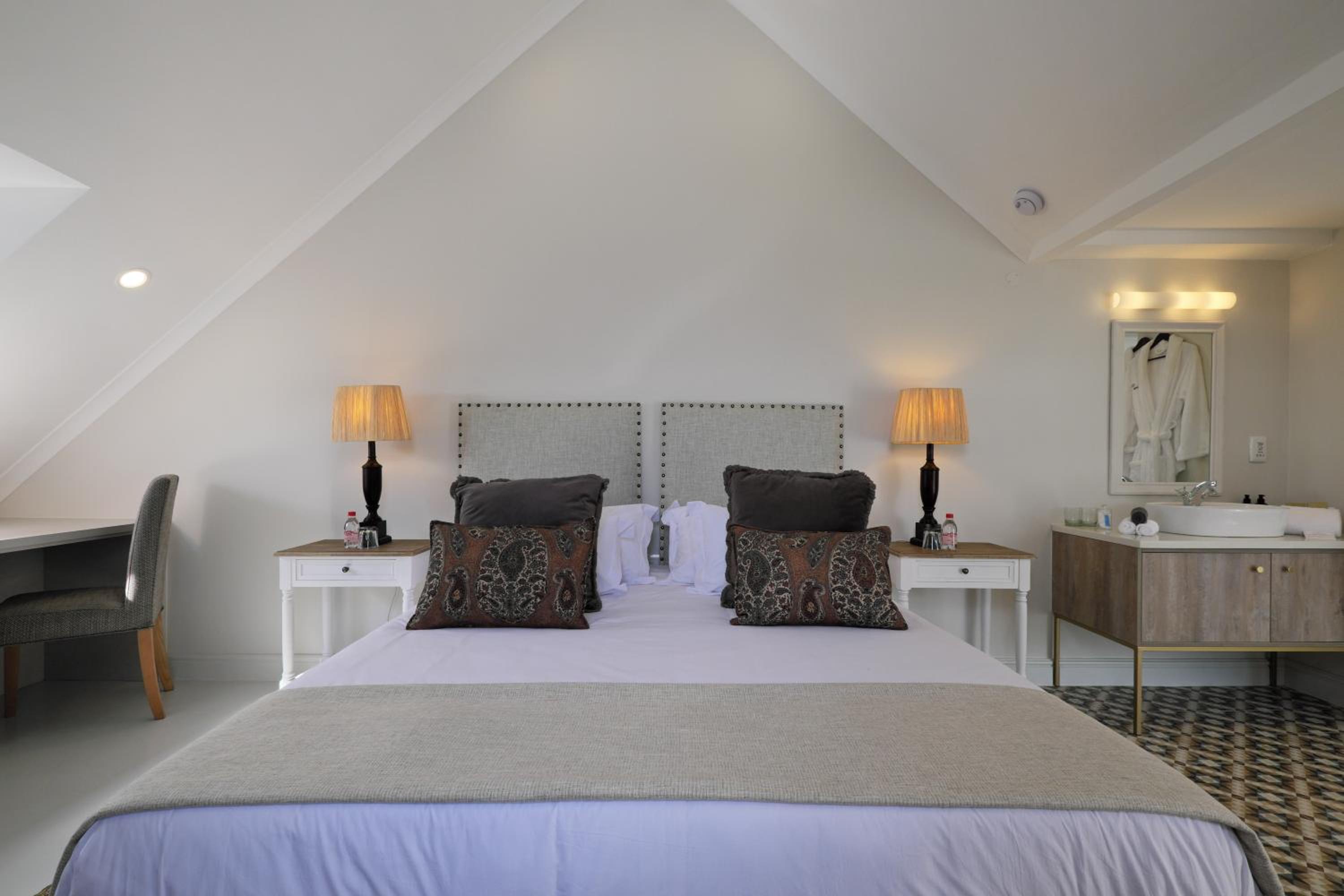 Superior Deluxe Room - Photo 4