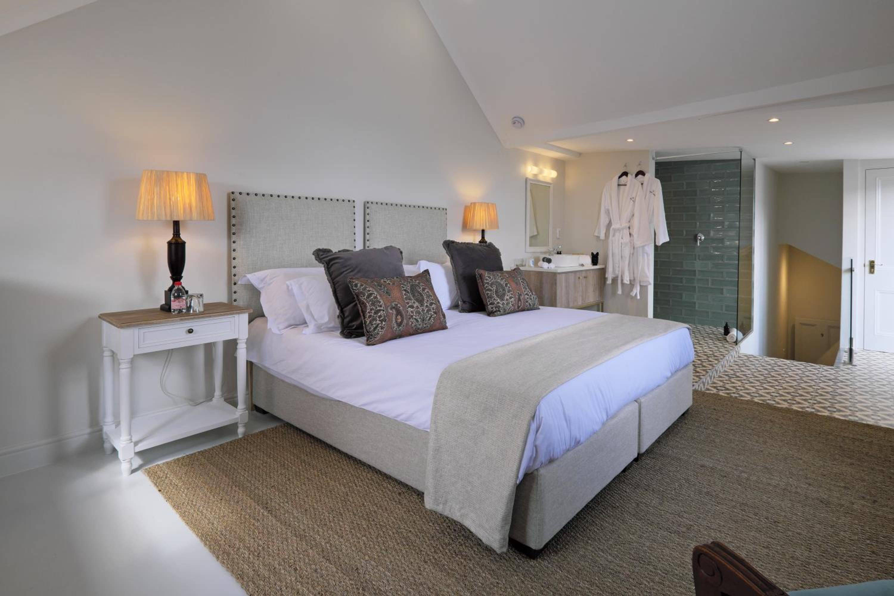 Superior Deluxe Room - Photo 3