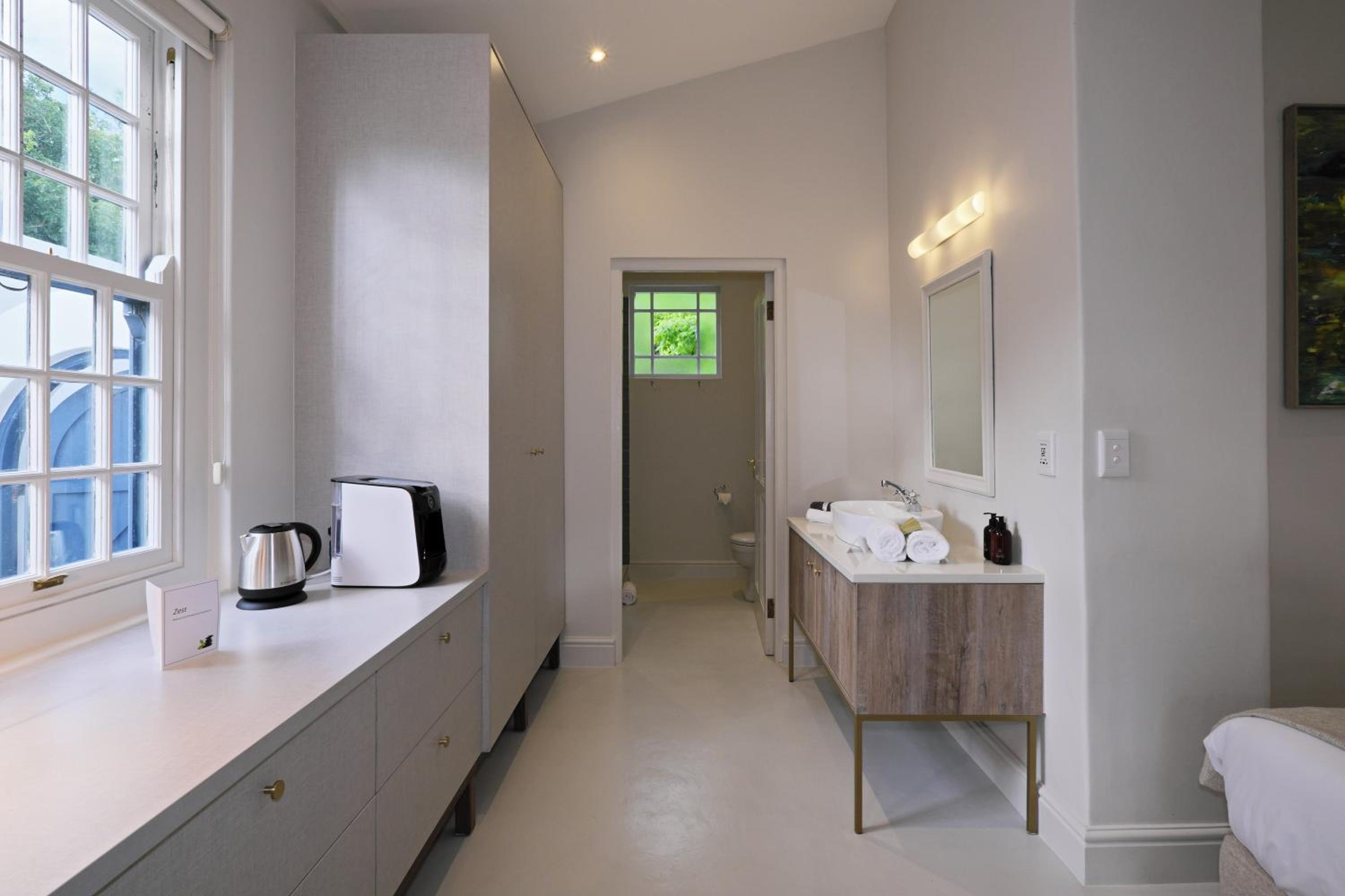 Deluxe Room - Photo 12