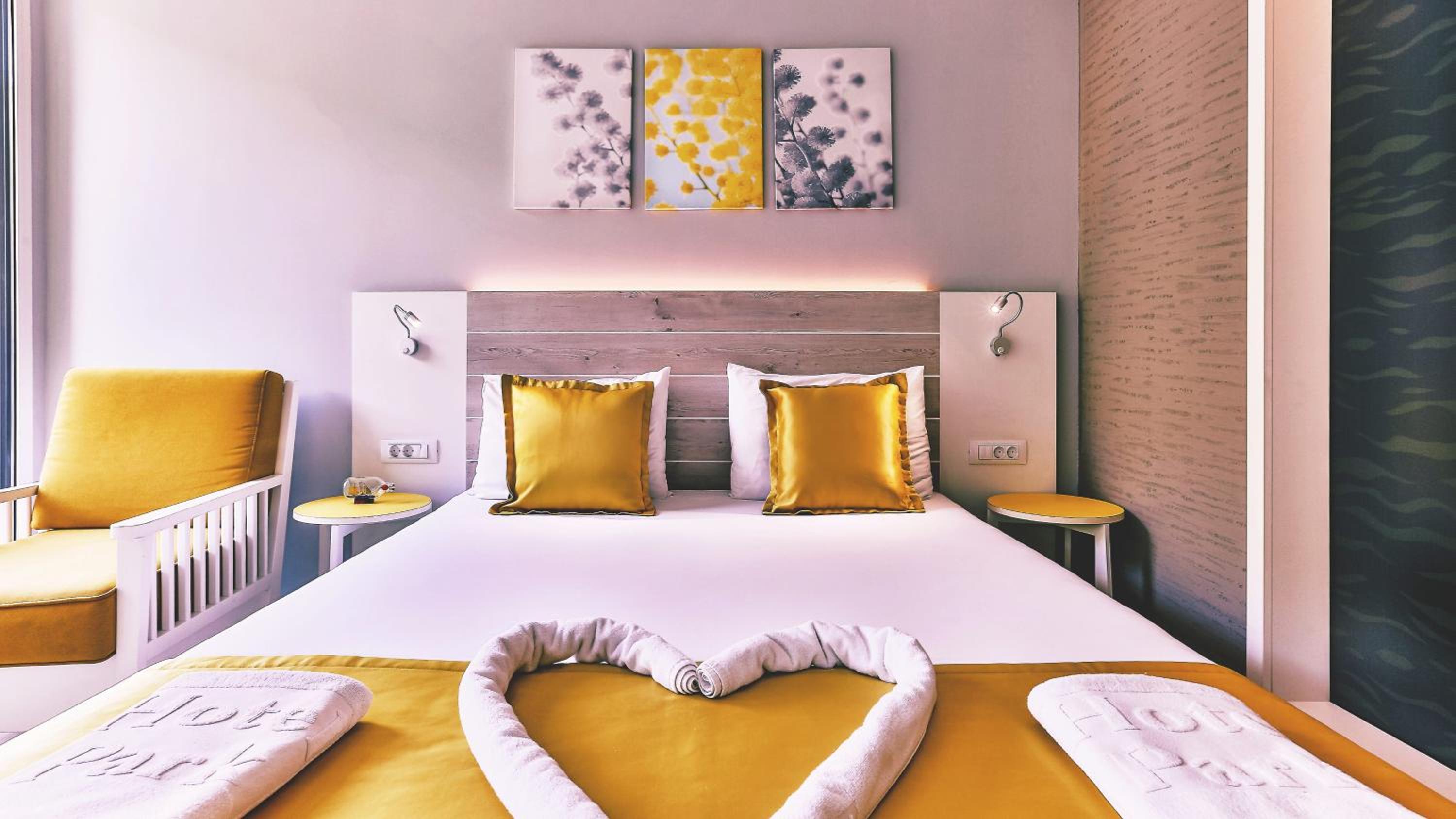 Double or Twin Room with Mountain View - Photo 2