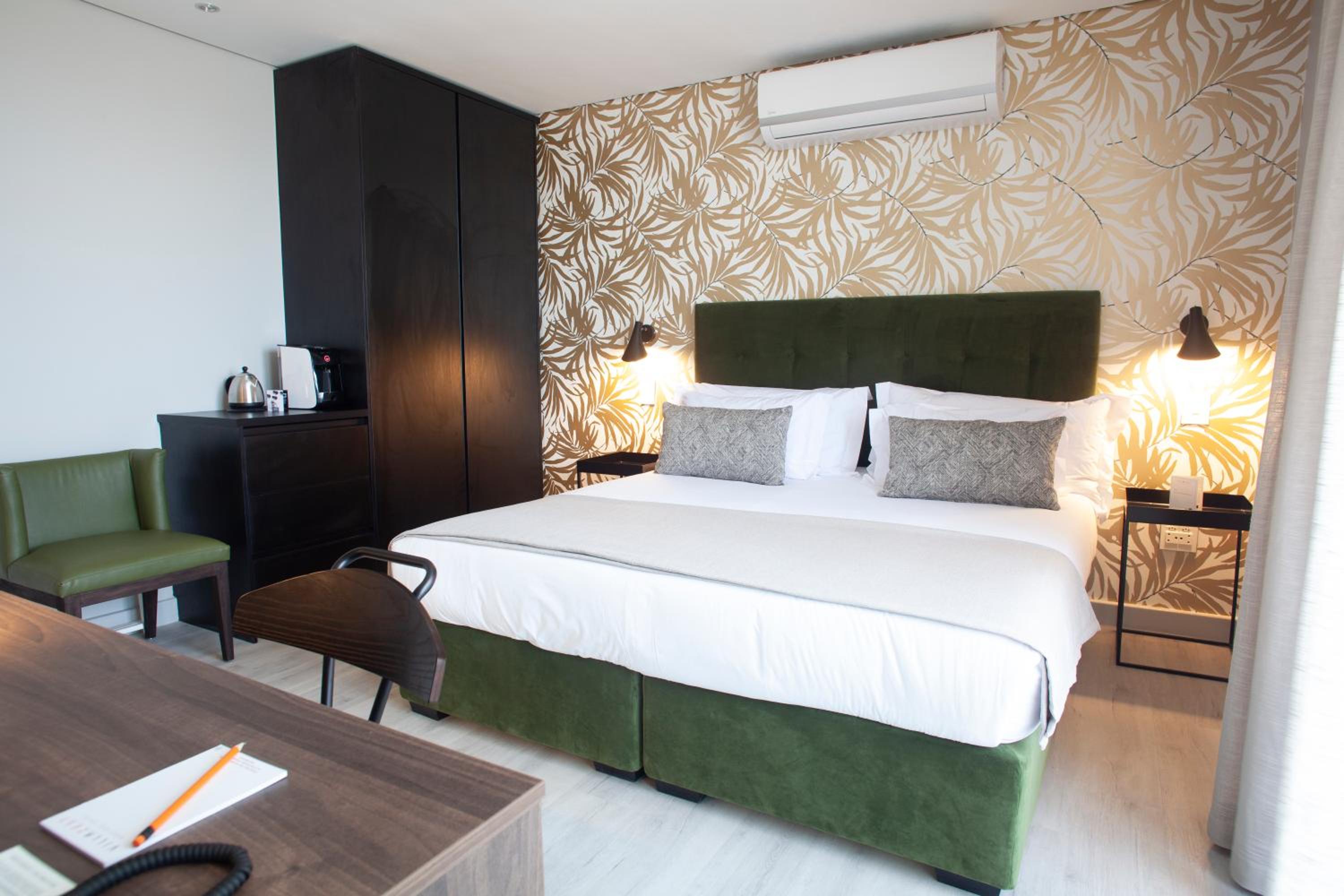 Superior King Room - Photo 13