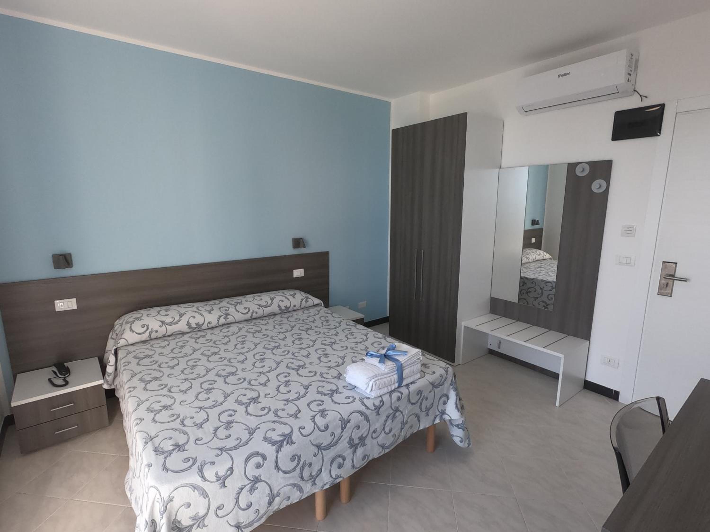 Deluxe Triple Room with Sea View - Photo 1