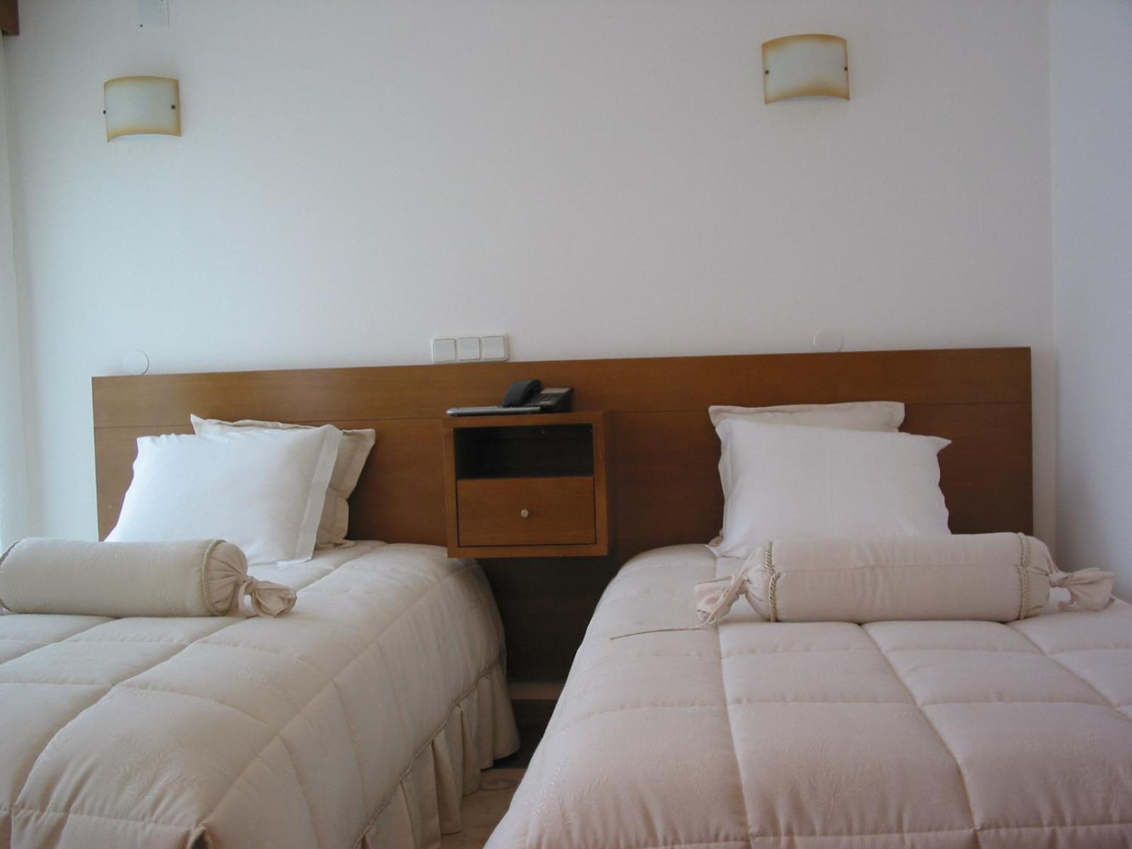 Twin Room - Photo 3