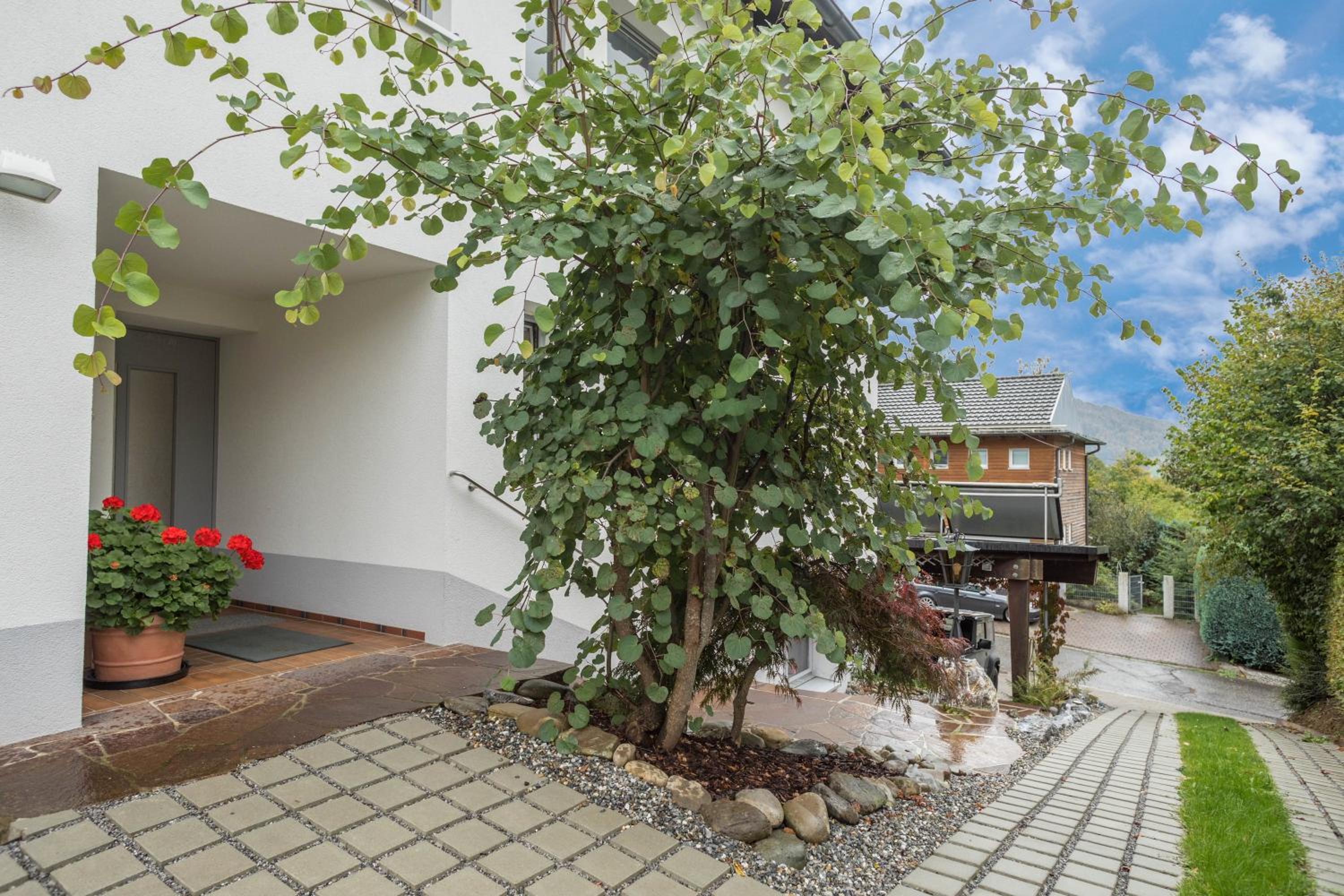 Two-Bedroom Deluxe Apartment with Garden View photo 3