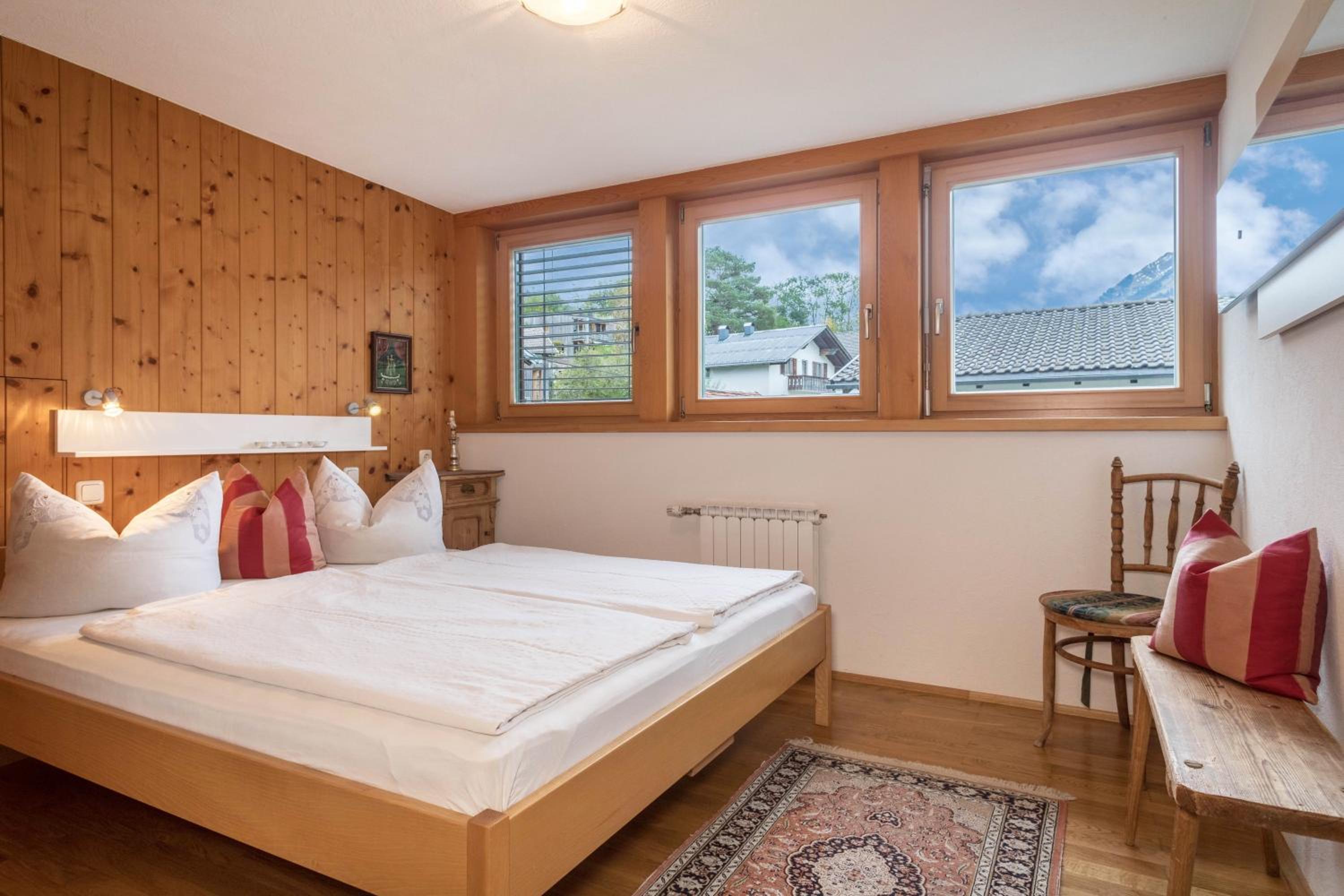 Two-Bedroom Deluxe Apartment with Garden View photo 2