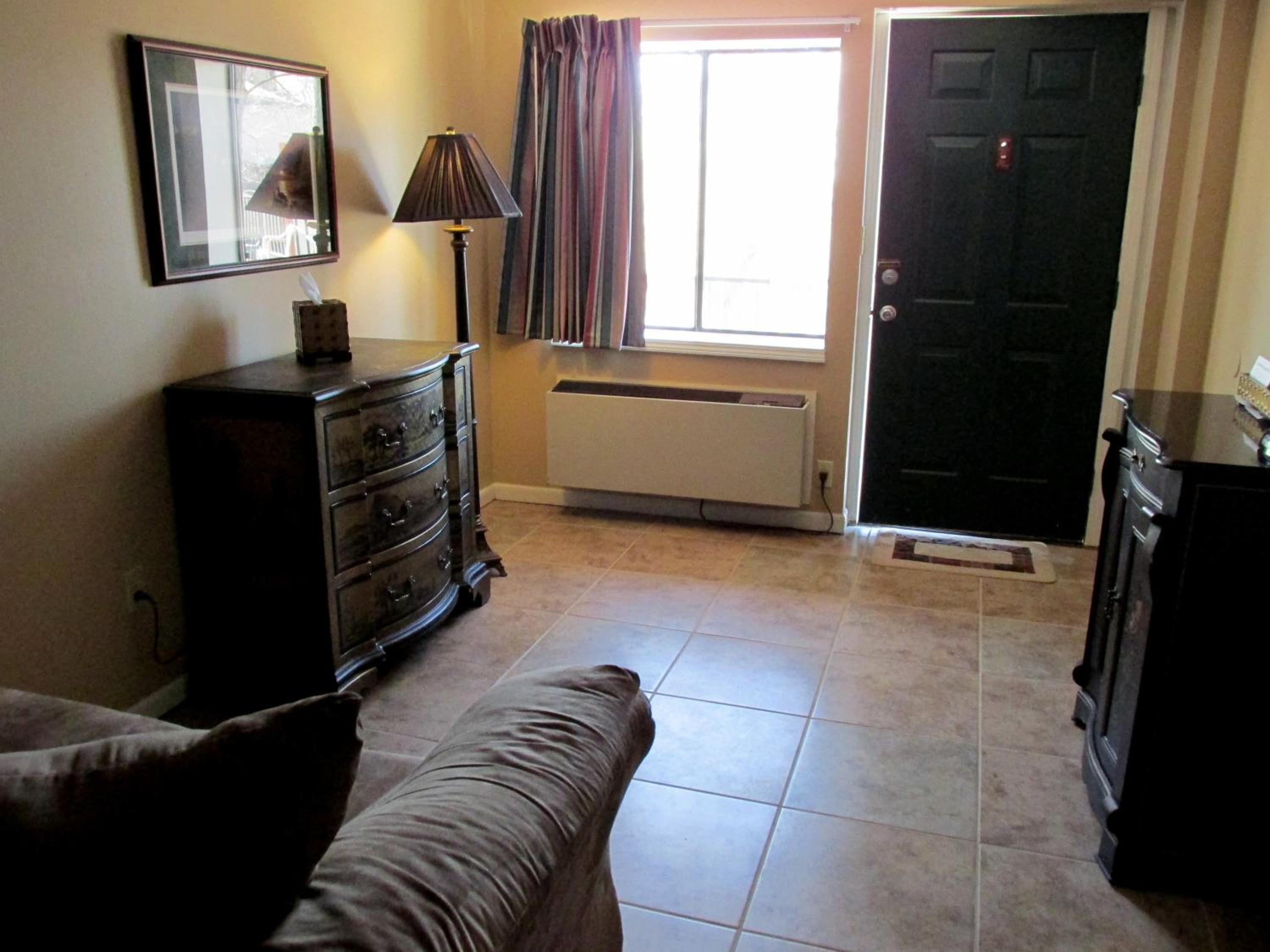 King Suite with Spa Bath - Photo 12