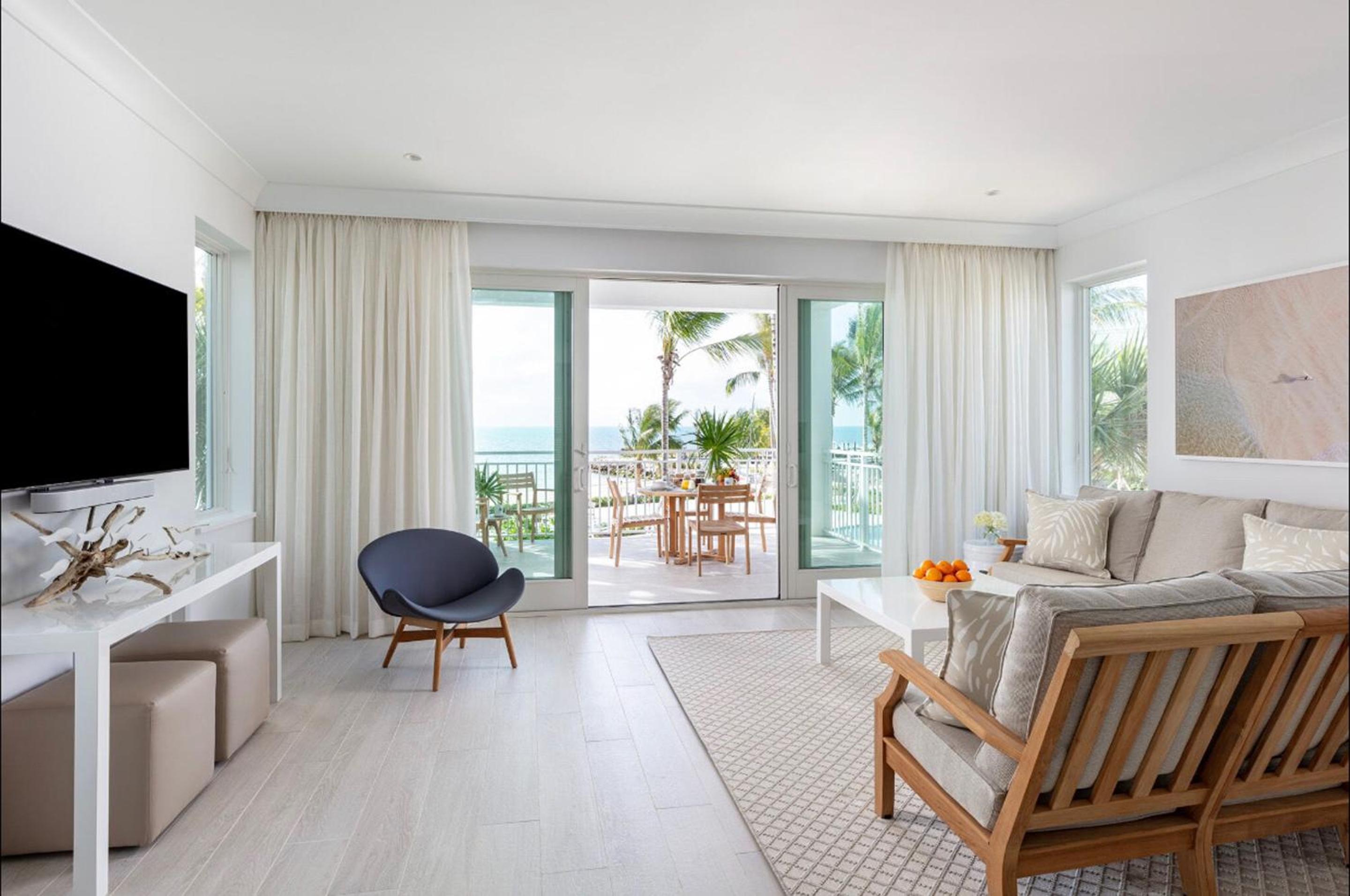Four-Bedroom Waterfront Villa with Bunk beds