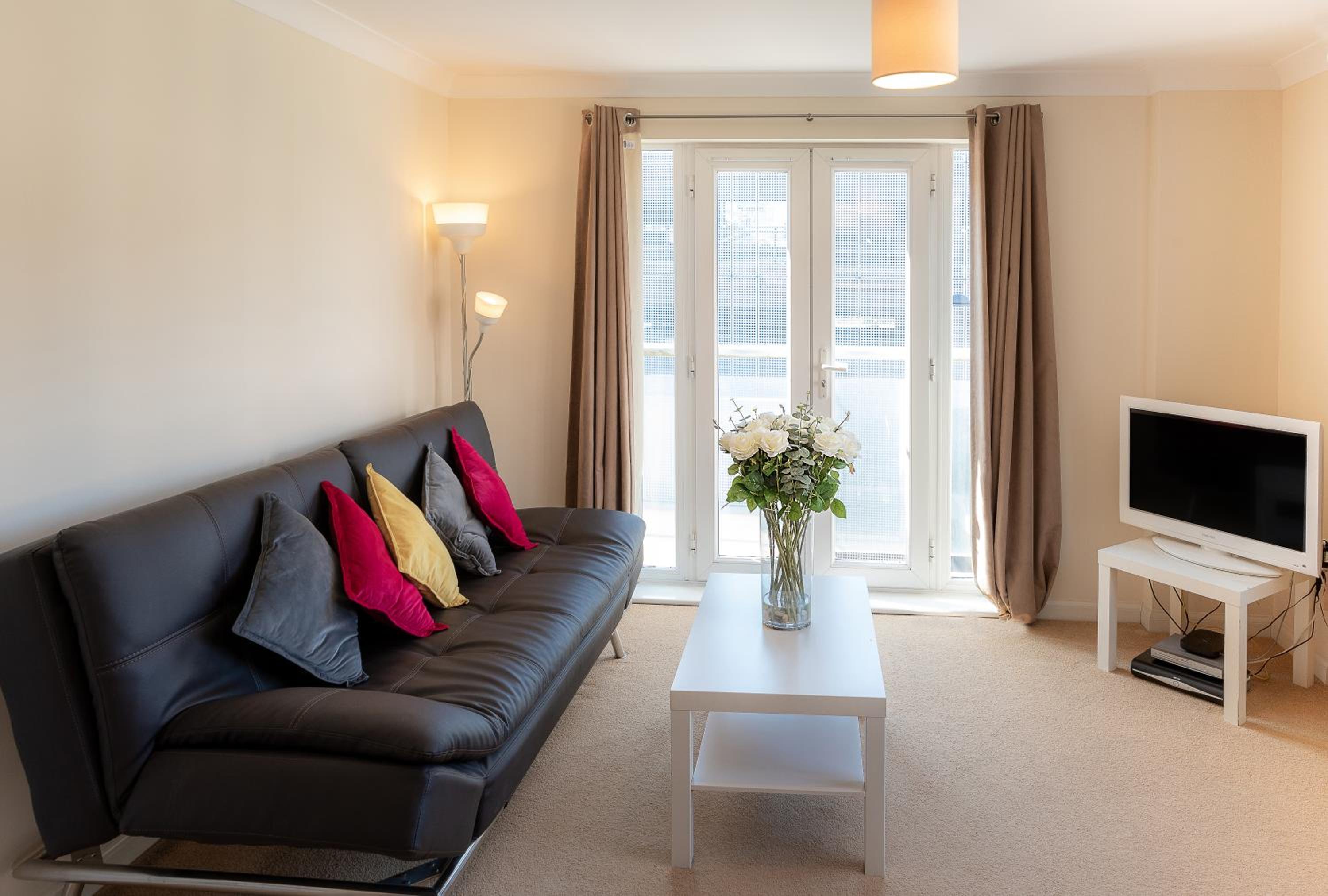 Classic Two-Bedroom Apartment Handleys Court photo 1