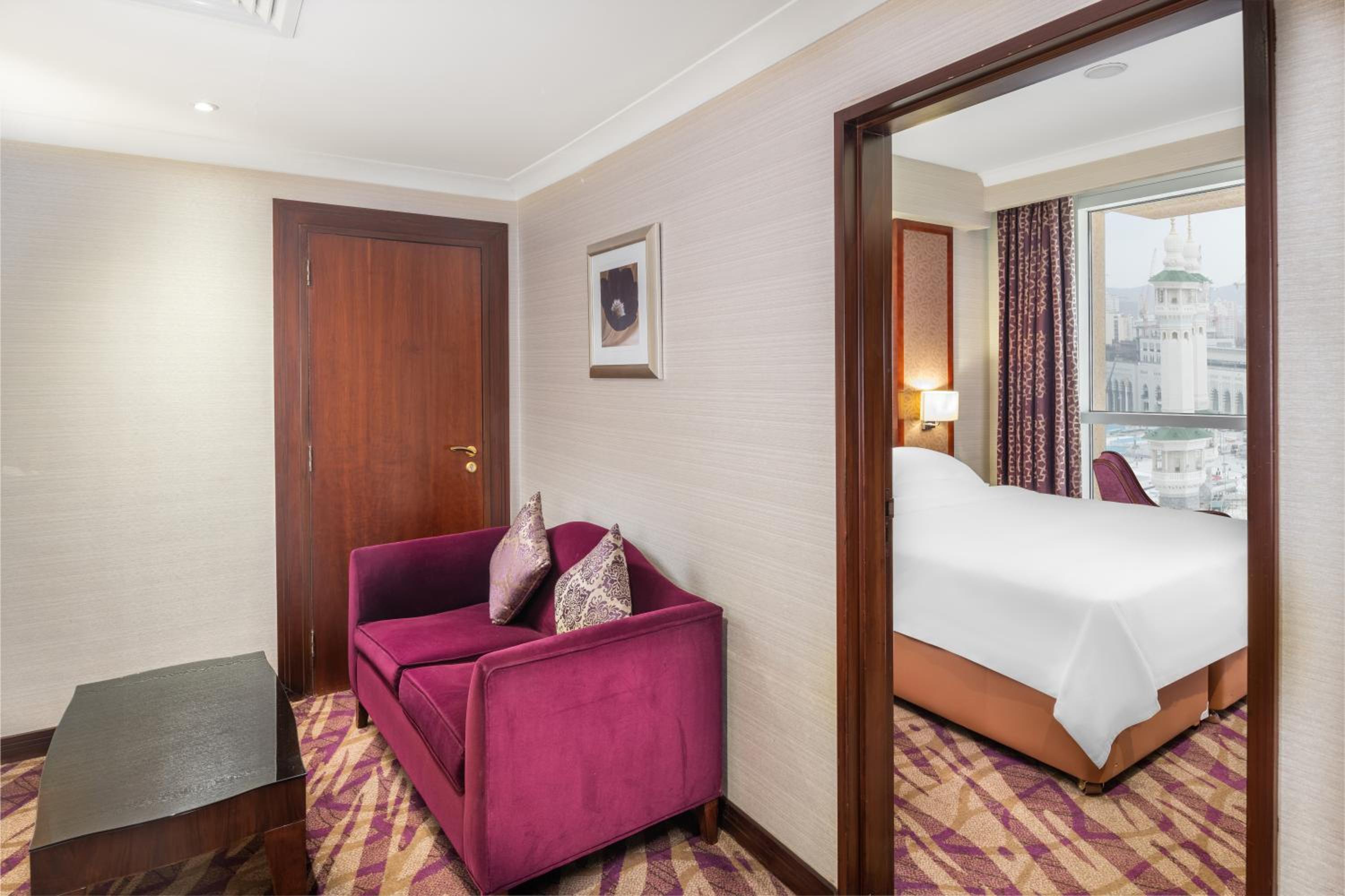 Spacious Partial Haram View Room – King Bed
