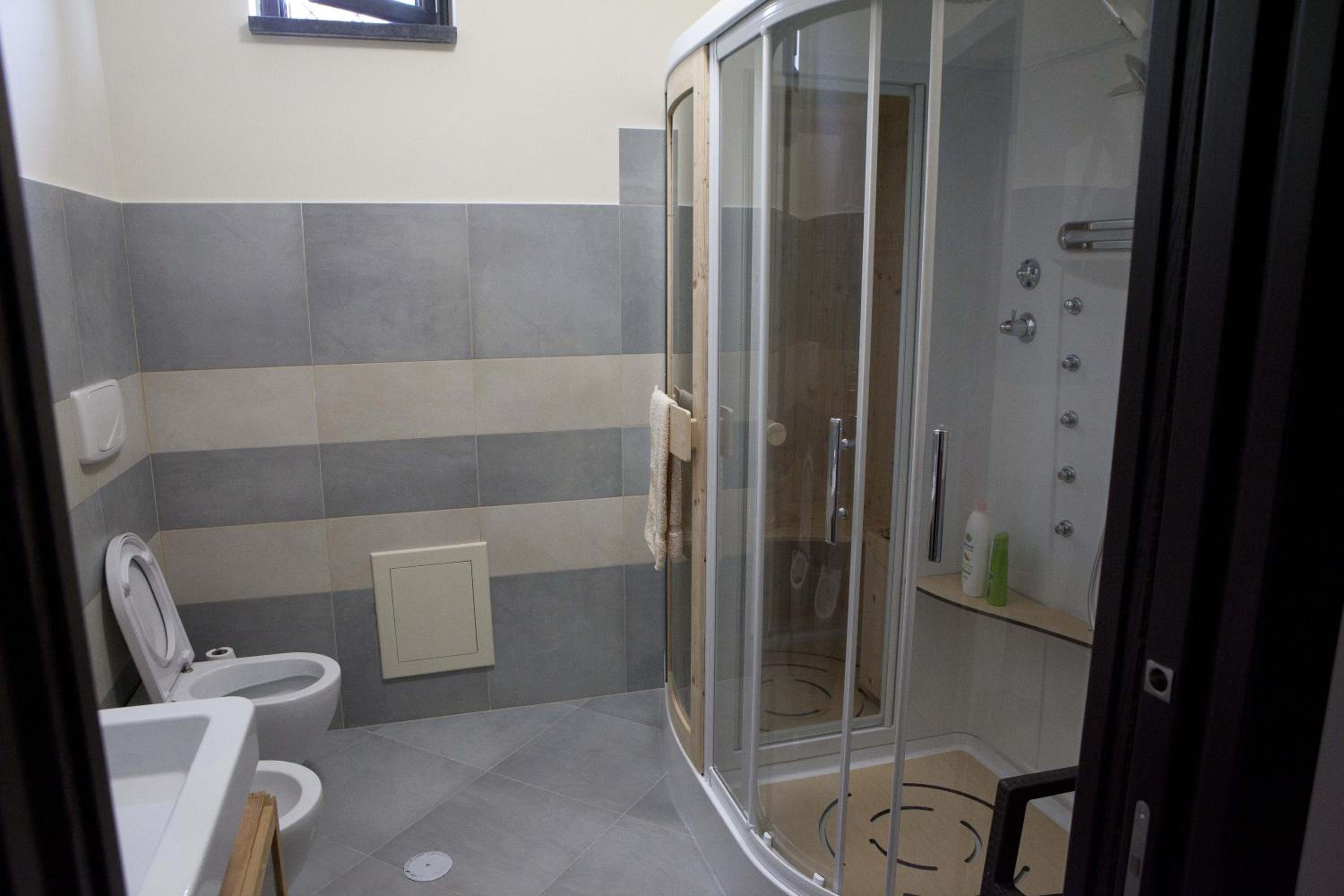 Seven-Bedroom Villa On Three Floors photo 3
