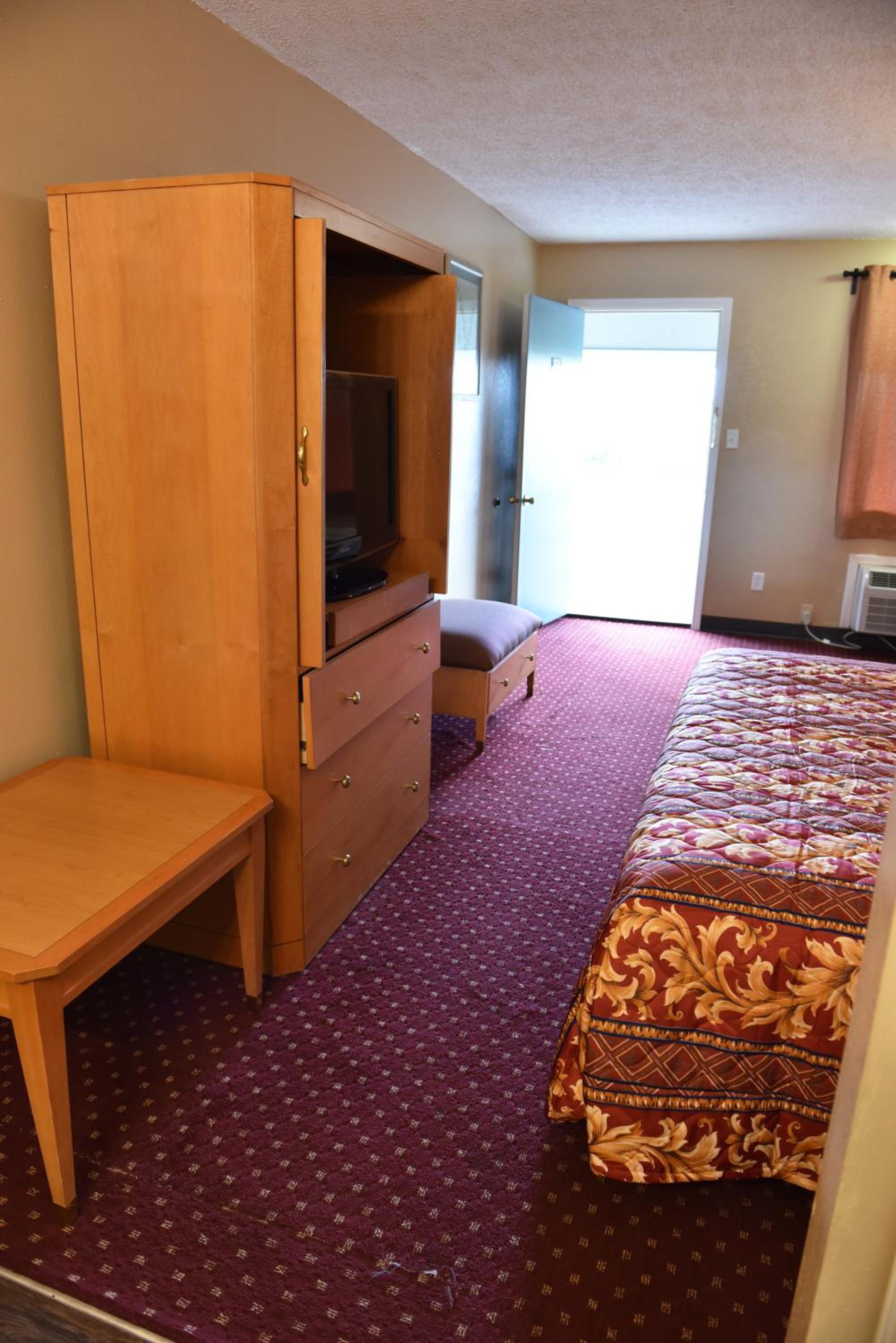 Single Room - Smoking photo 1