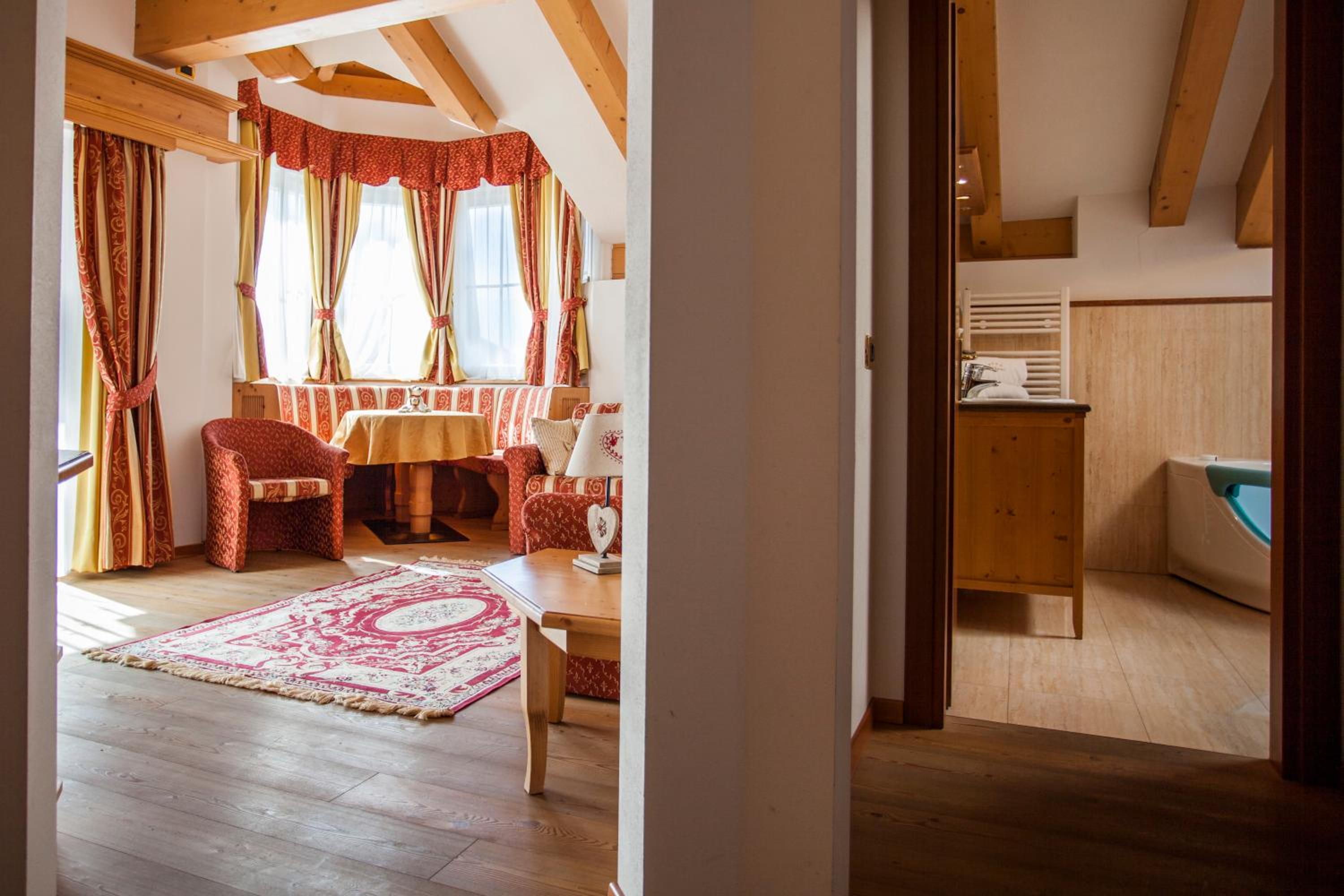 Suite - Photo 7