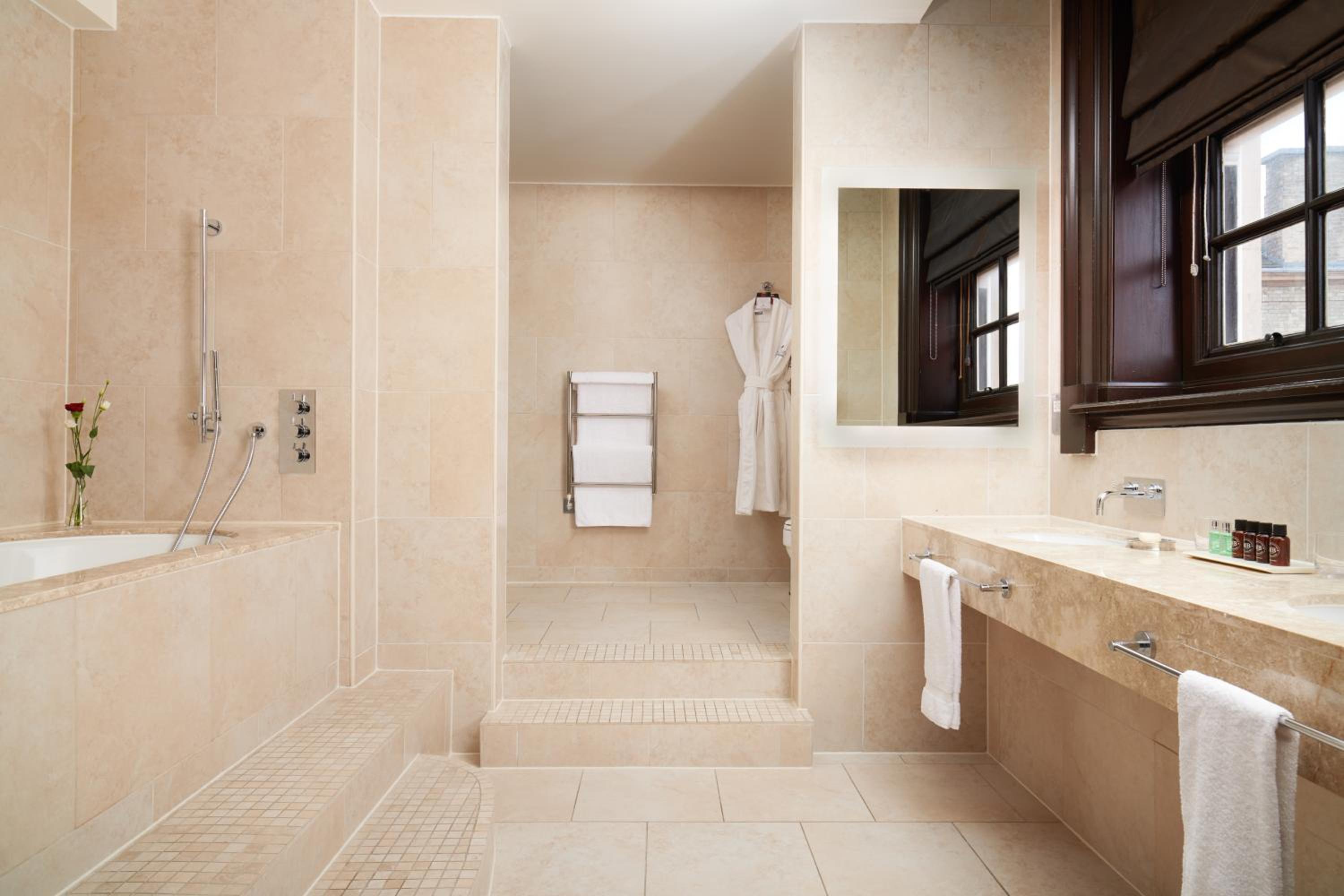 Grand Heritage Suite - Photo 5